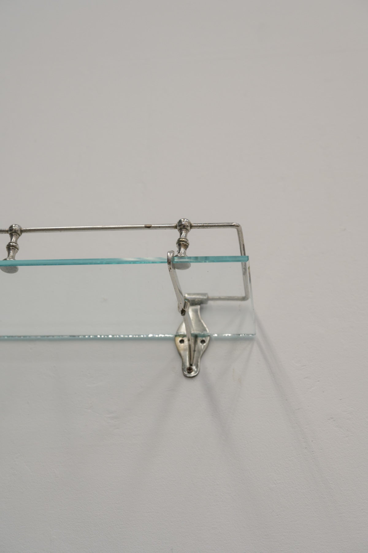 #0533 shelf