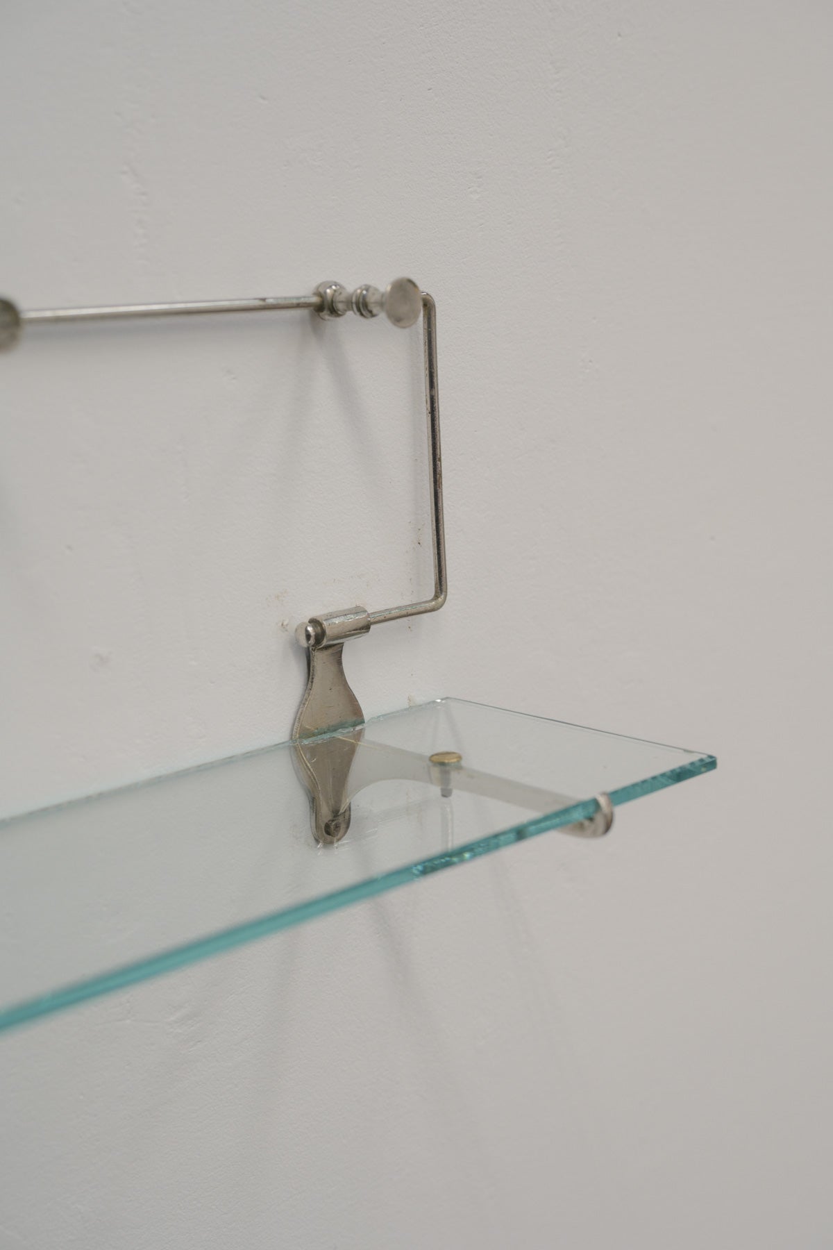 #0533 shelf