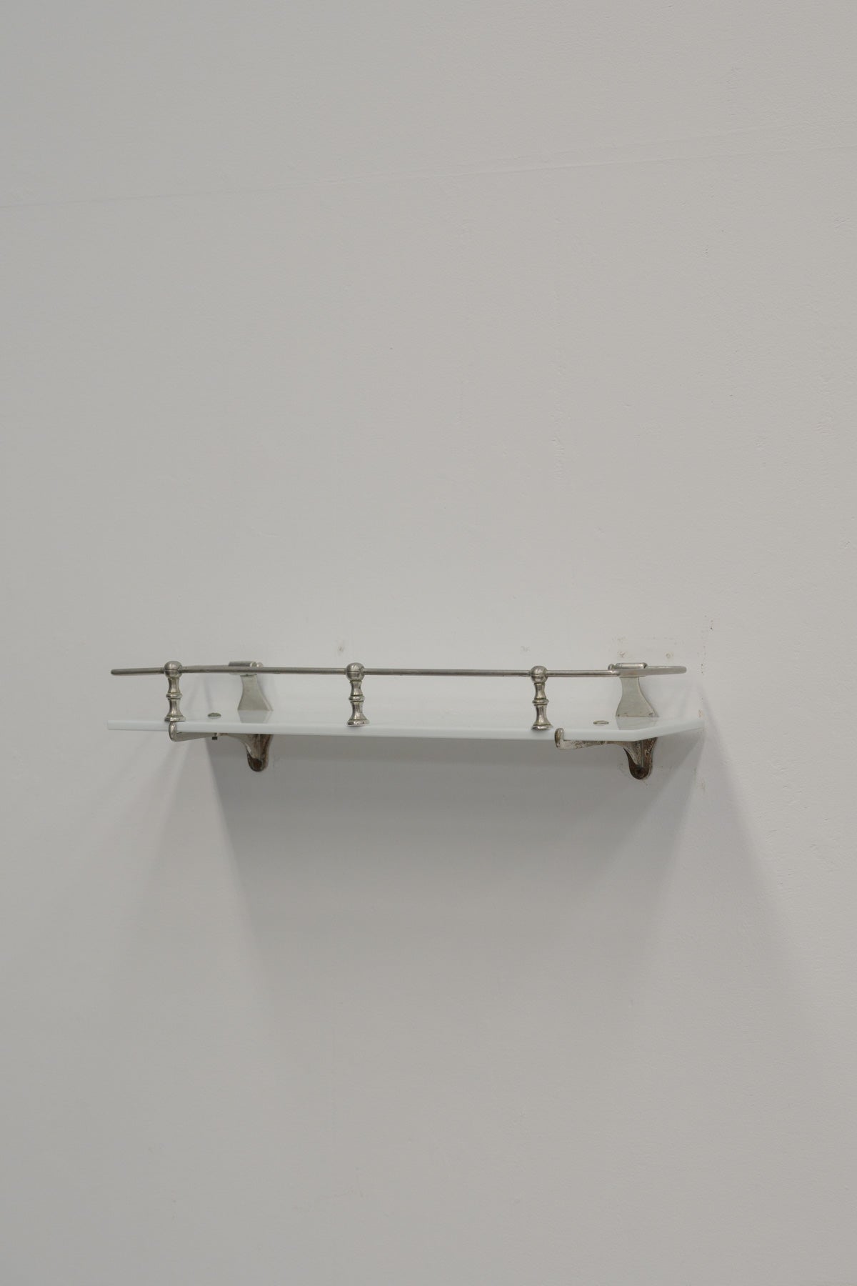 #0534 shelf
