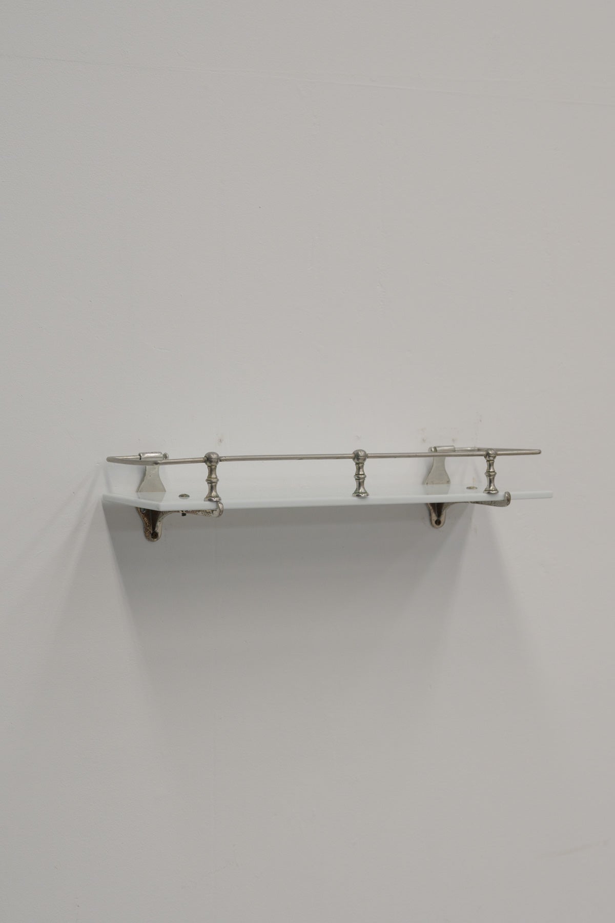 #0534 shelf