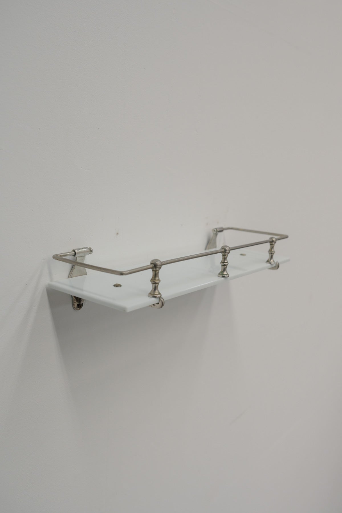 #0534 shelf
