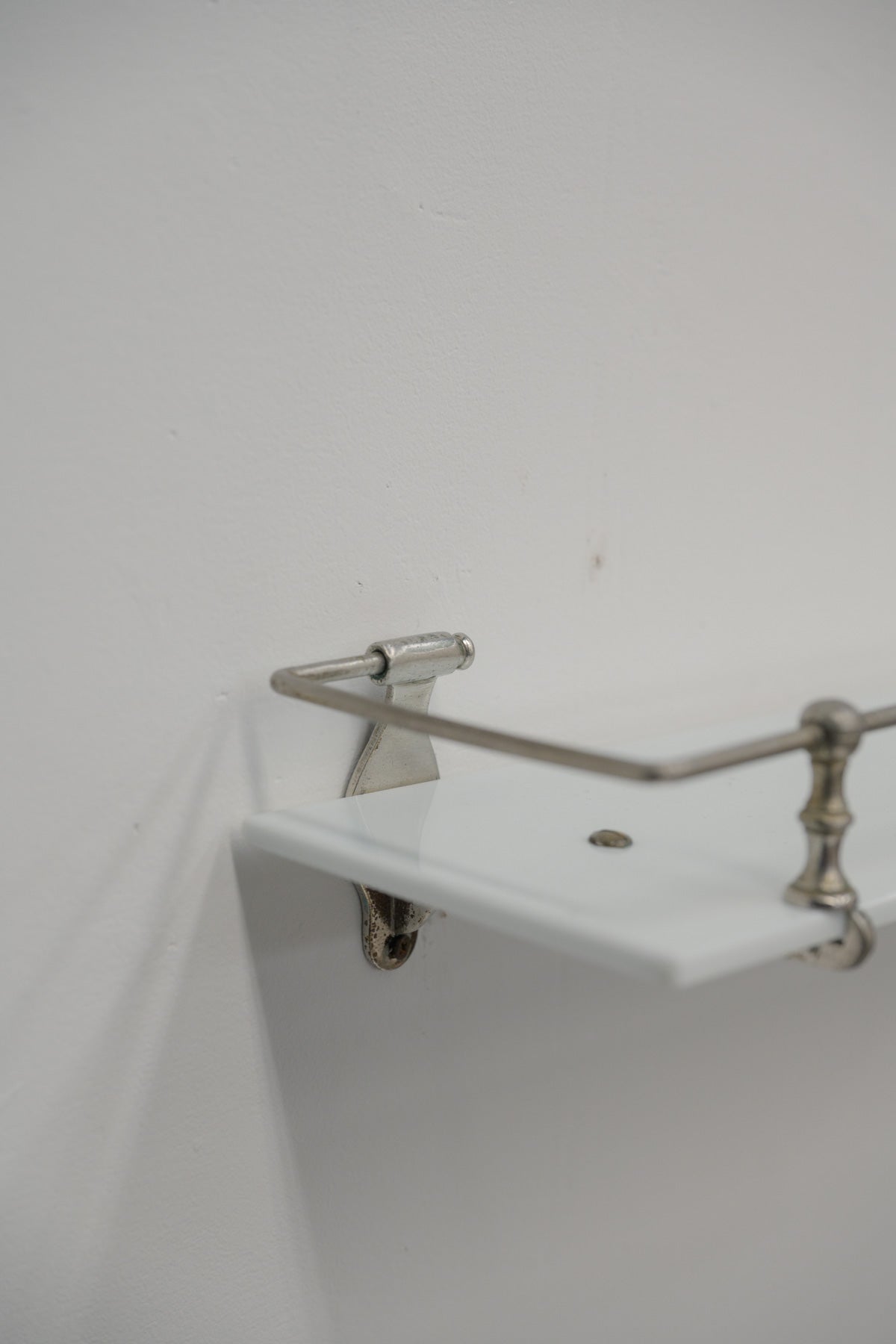 #0534 shelf