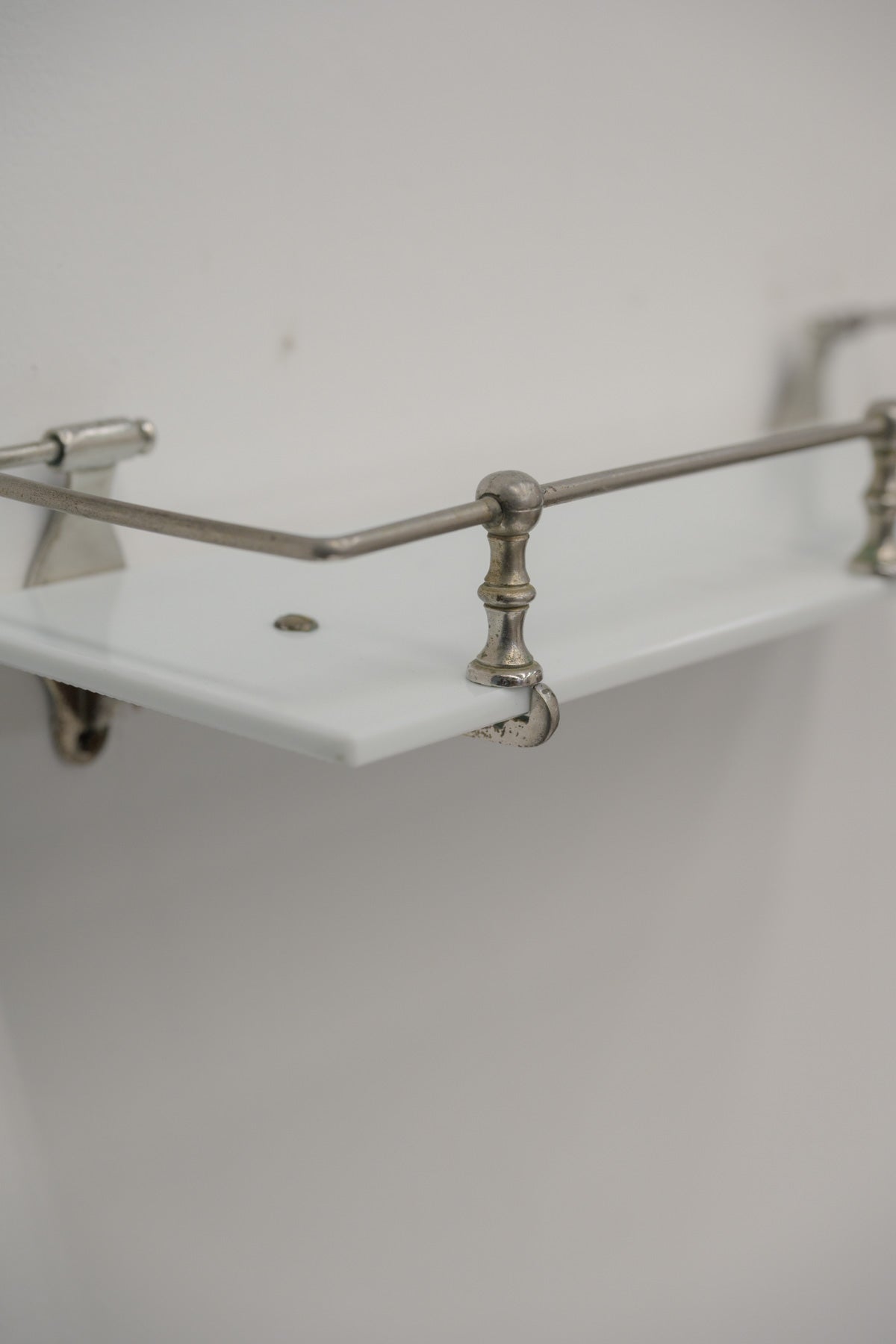 #0534 shelf