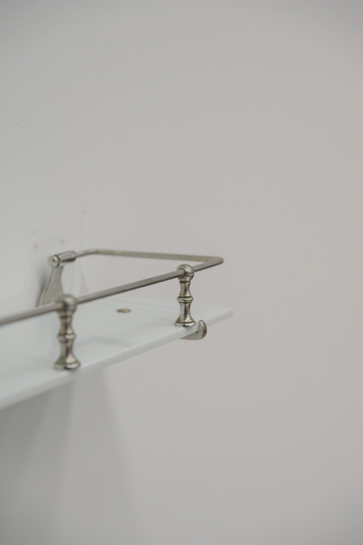 #0534 shelf