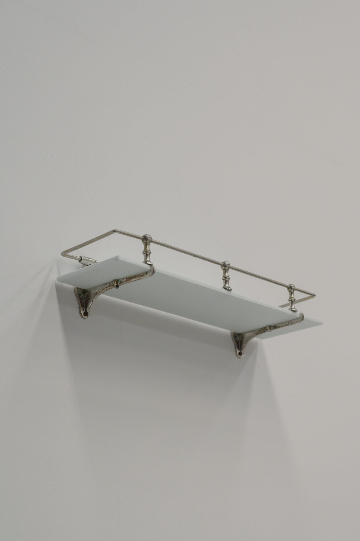 #0534 shelf