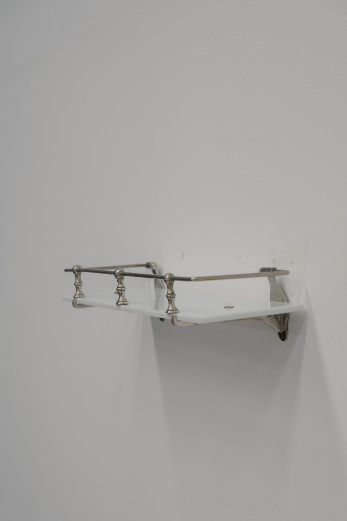 #0534 shelf