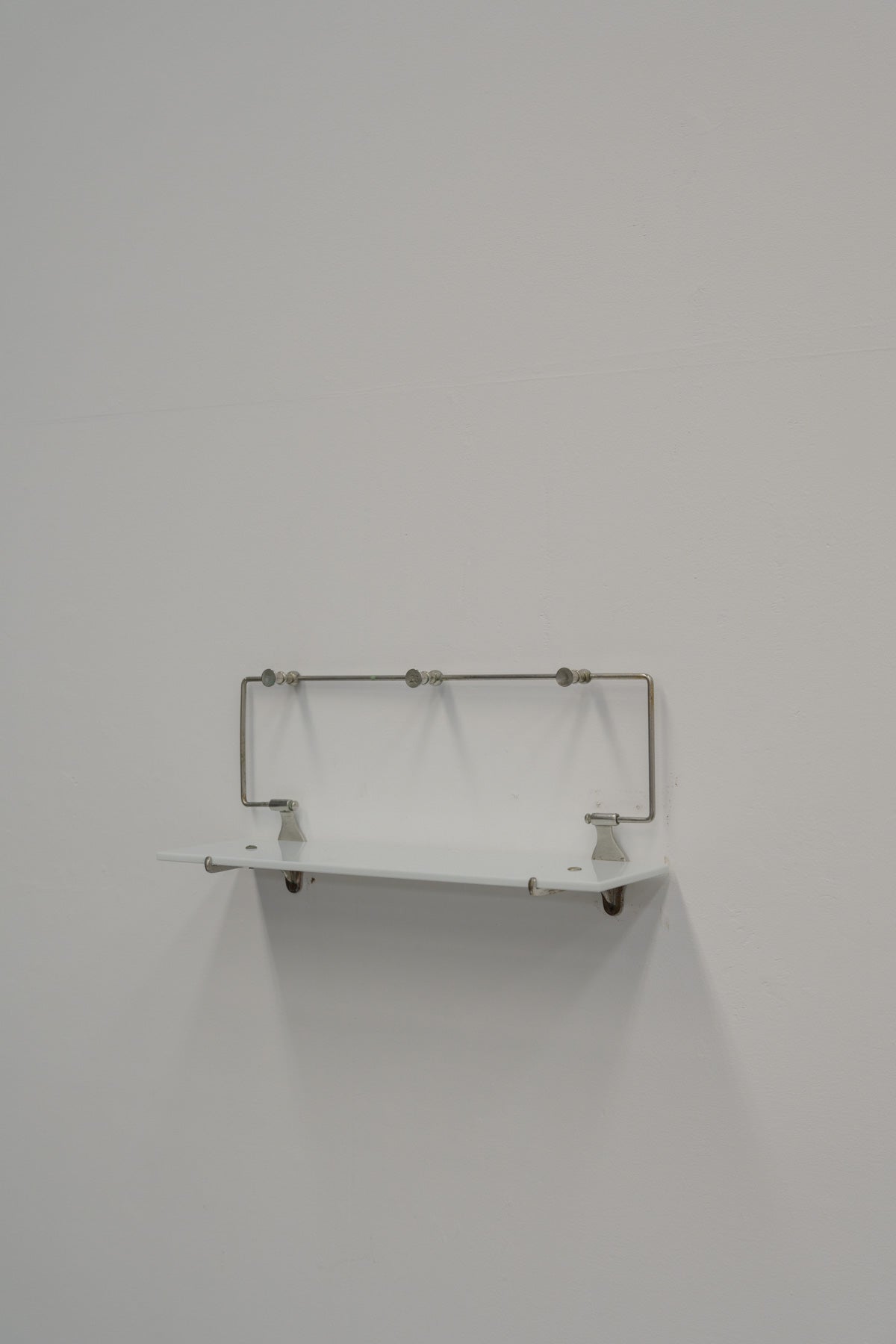 #0534 shelf