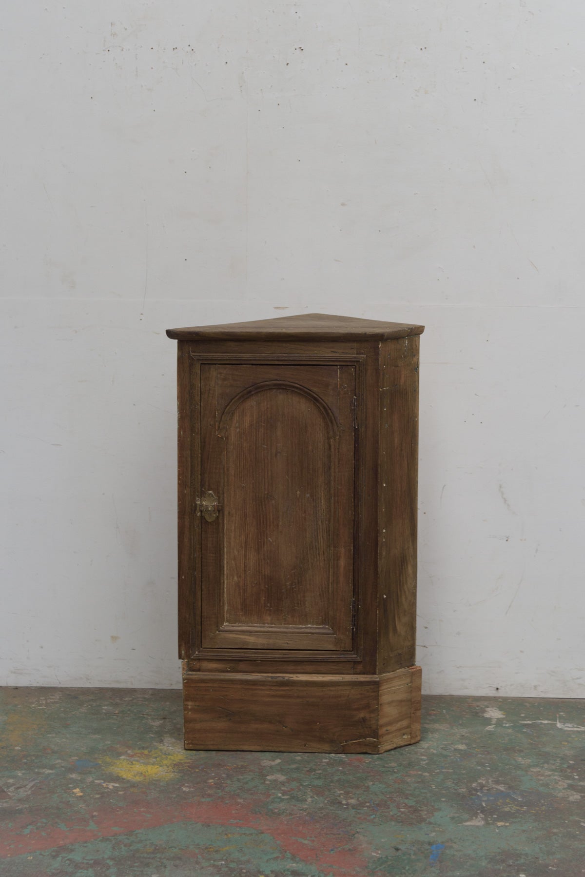 #9625 corner cabinet