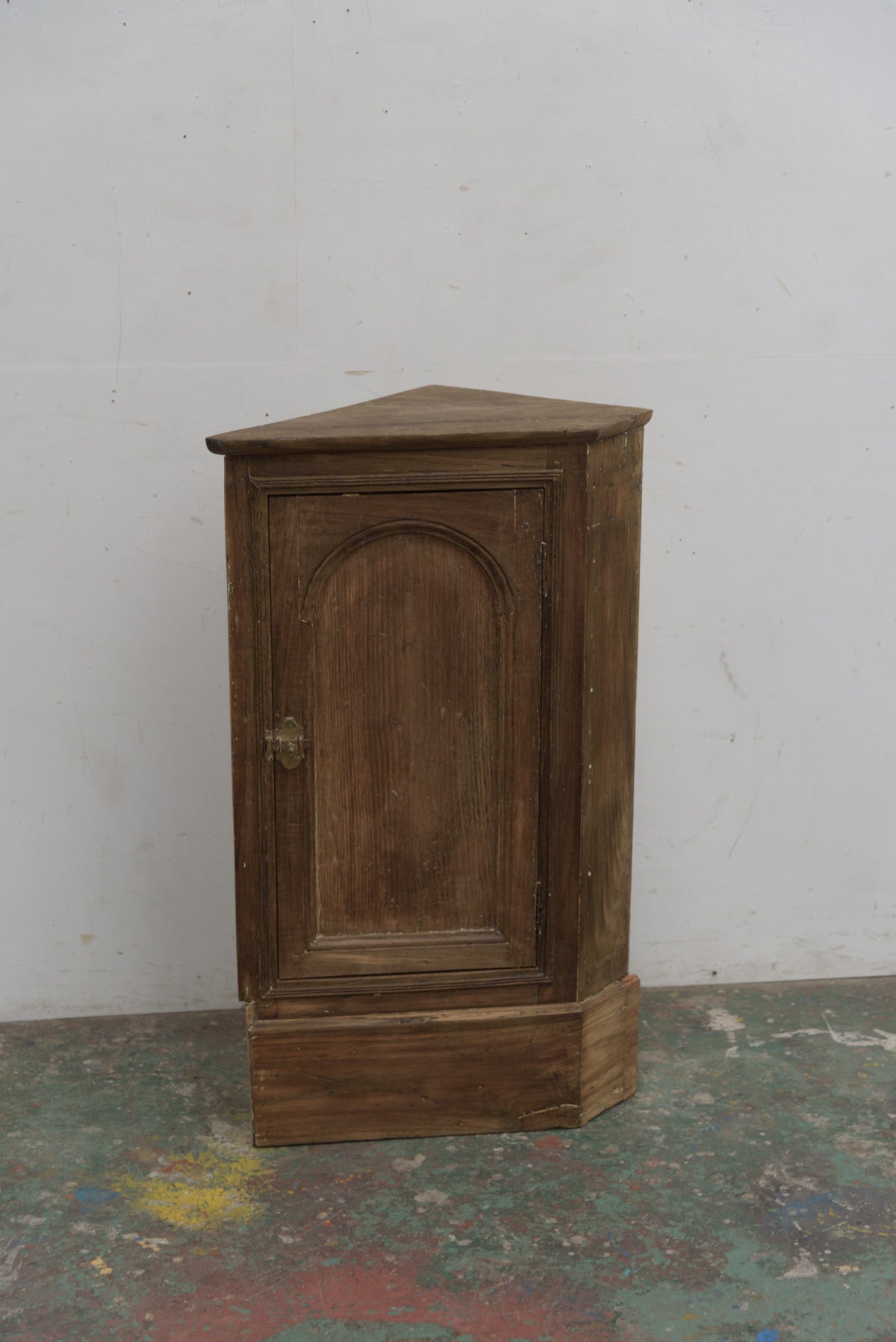 #9625 corner cabinet