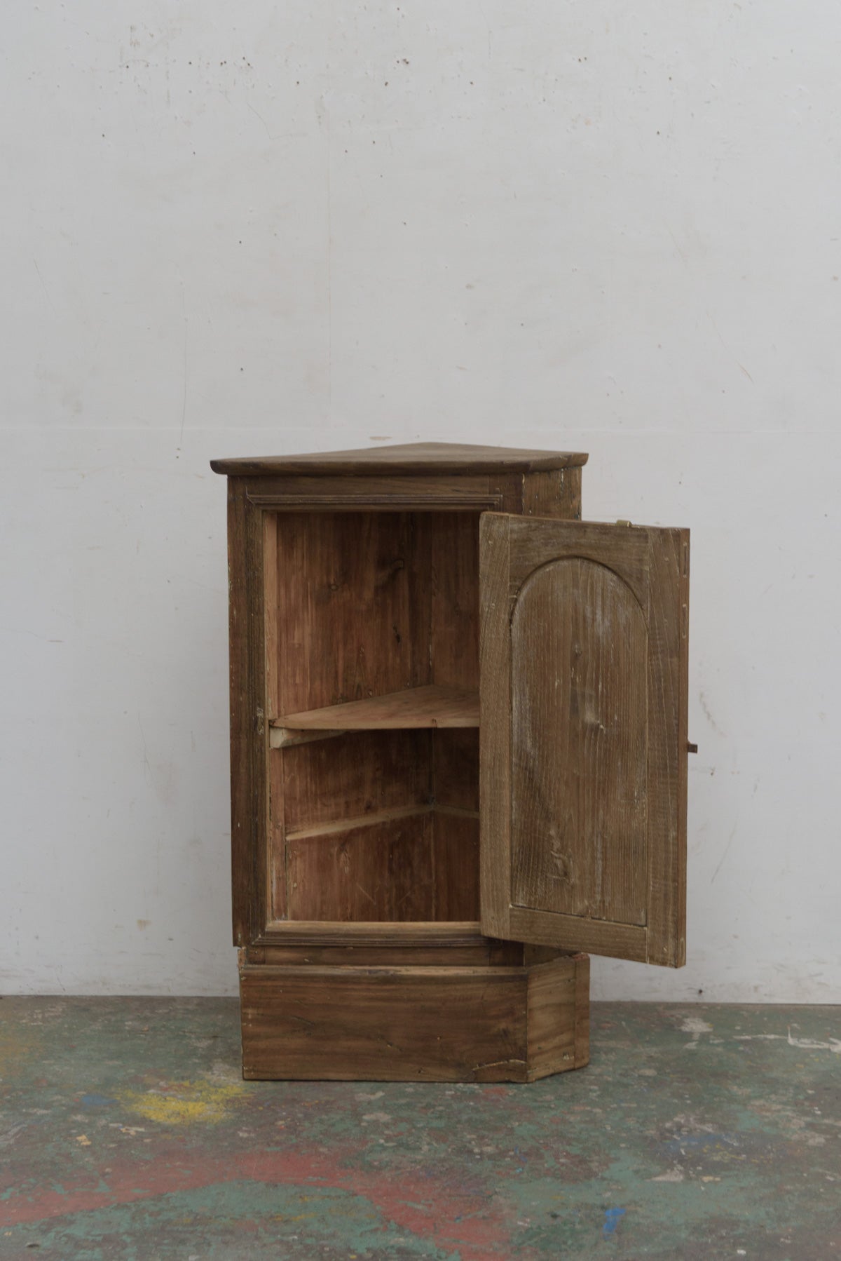 #9625 corner cabinet