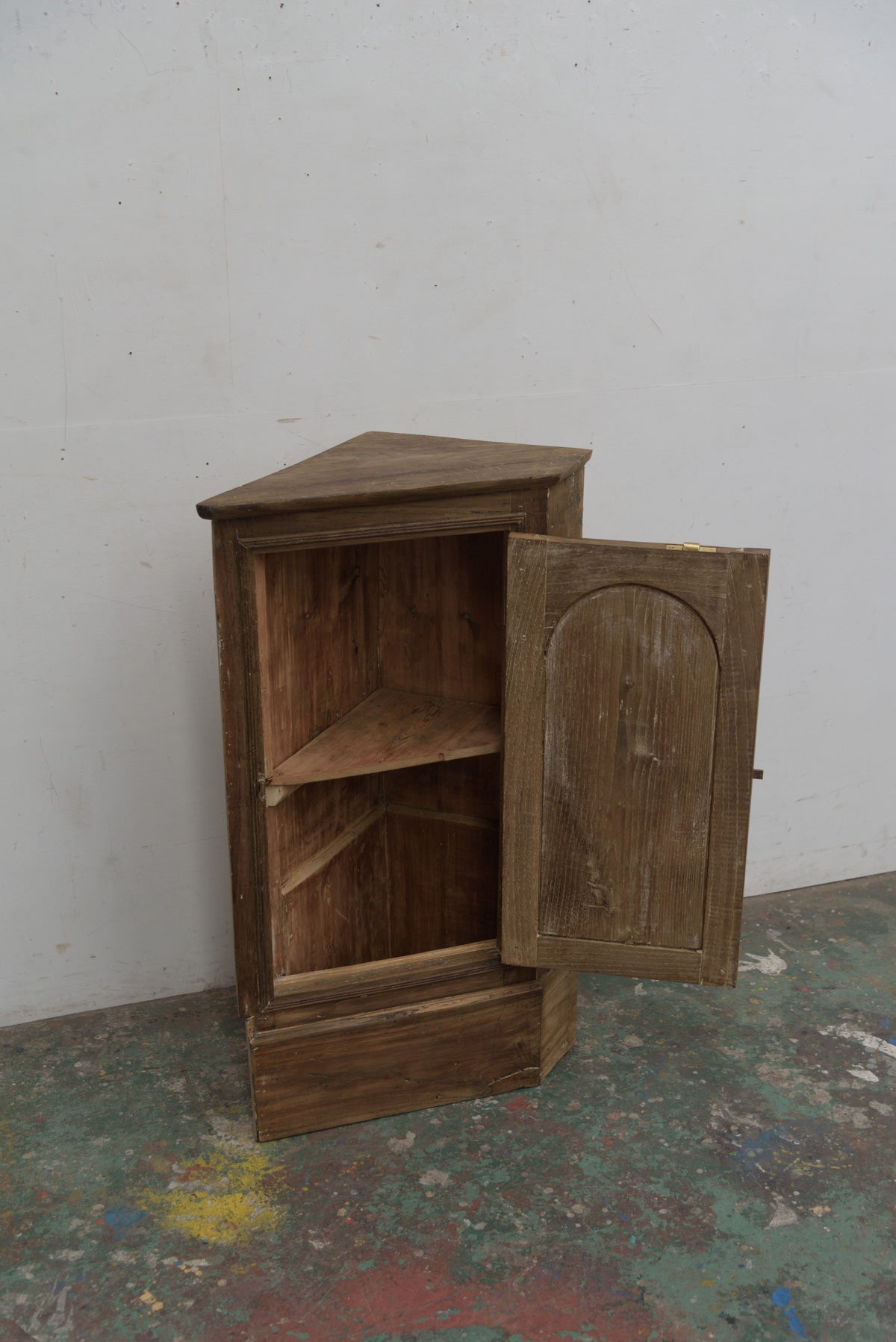 #9625 corner cabinet