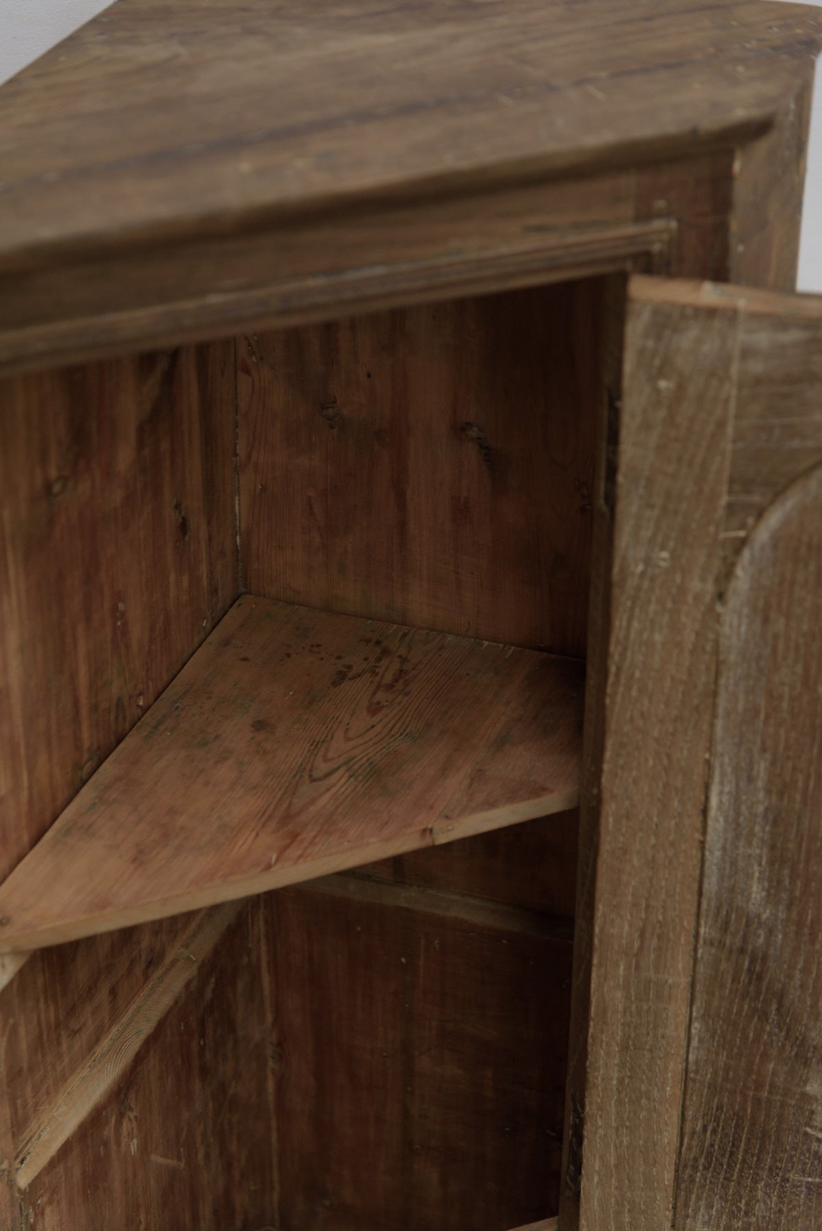 #9625 corner cabinet