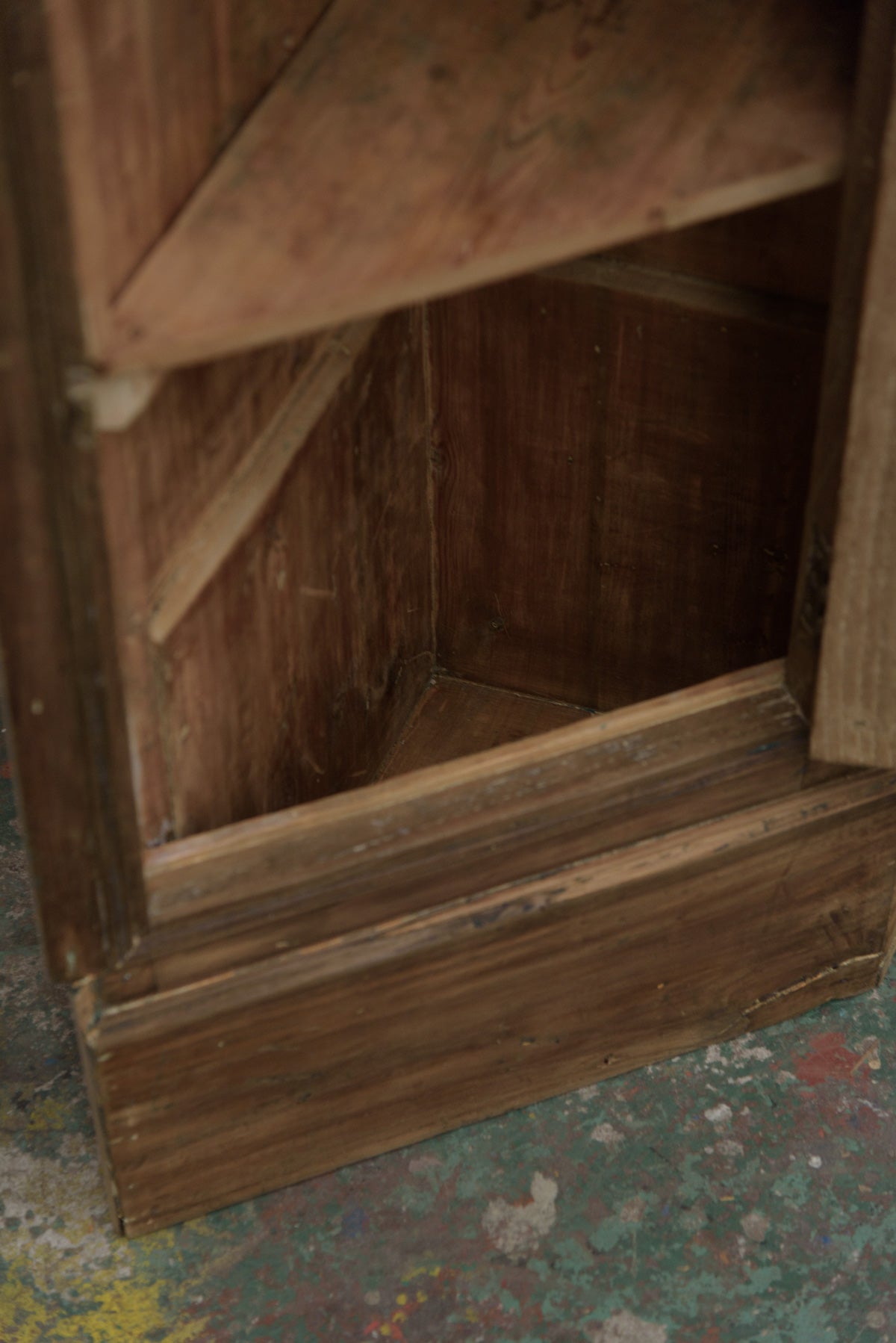 #9625 corner cabinet