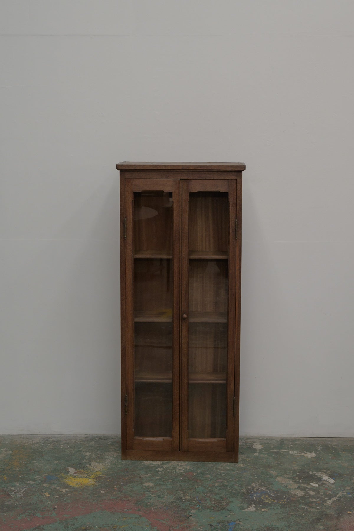 #0544 glass cabinet