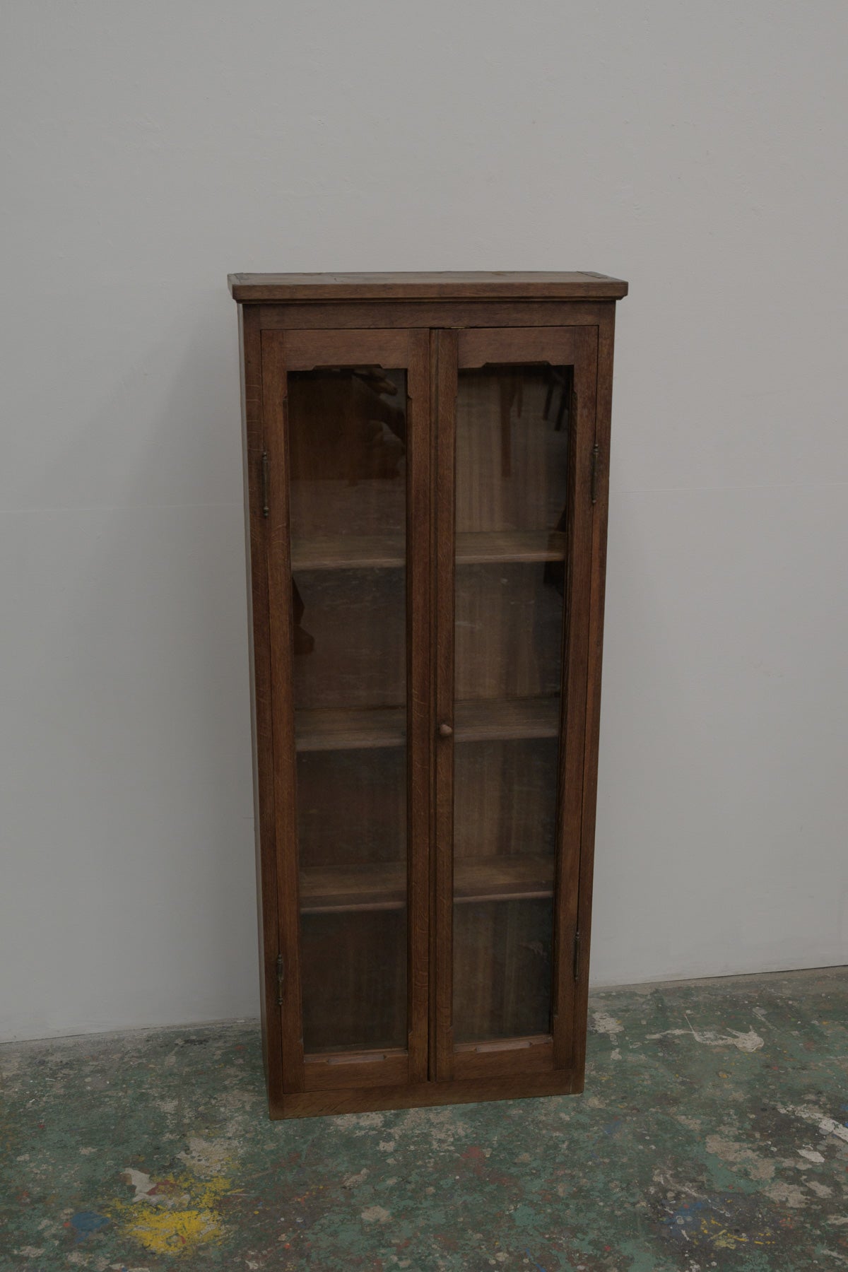 #0544 glass cabinet
