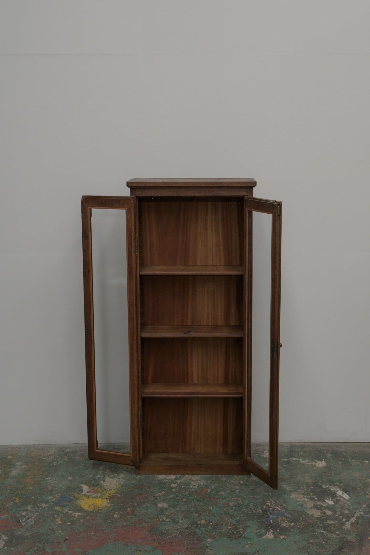 #0544 glass cabinet