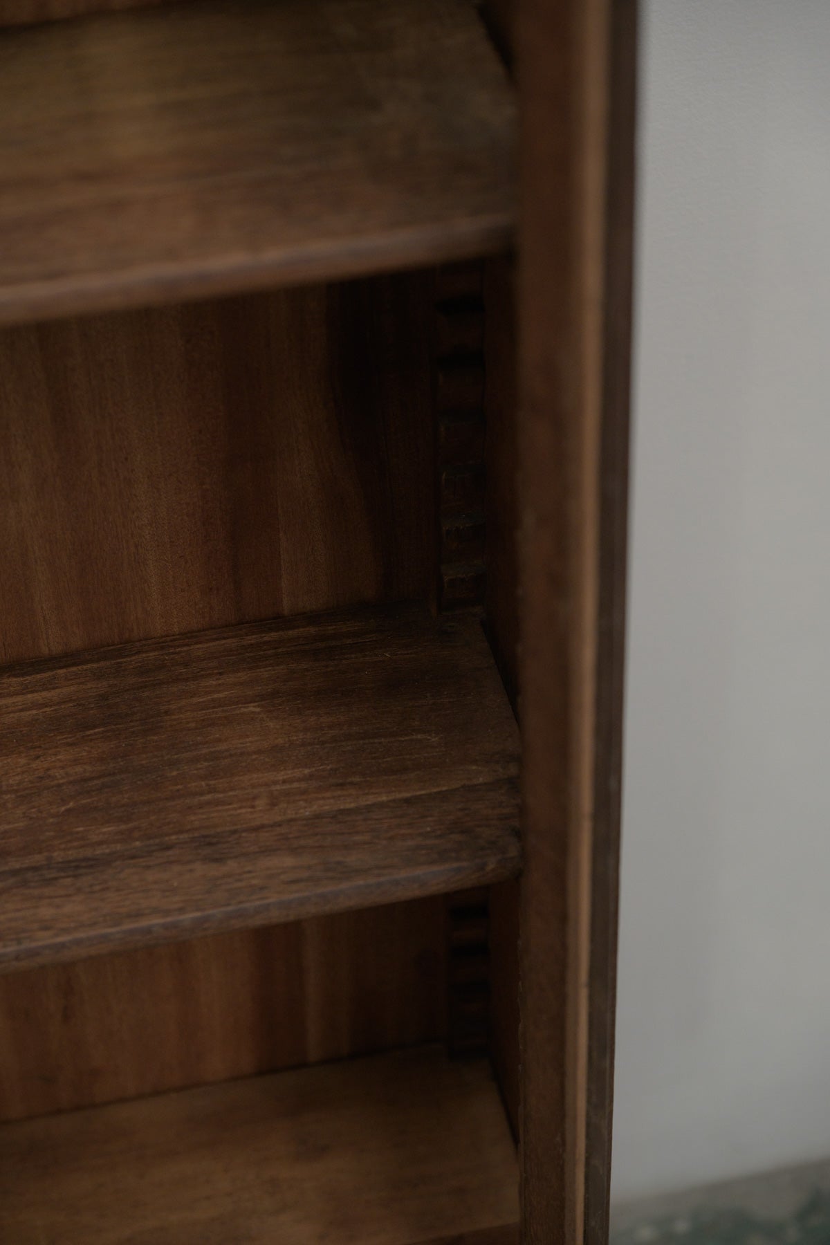 #0544 glass cabinet