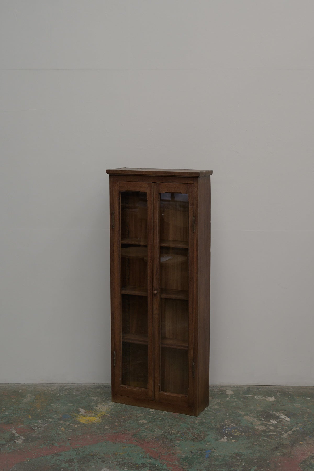 #0544 glass cabinet