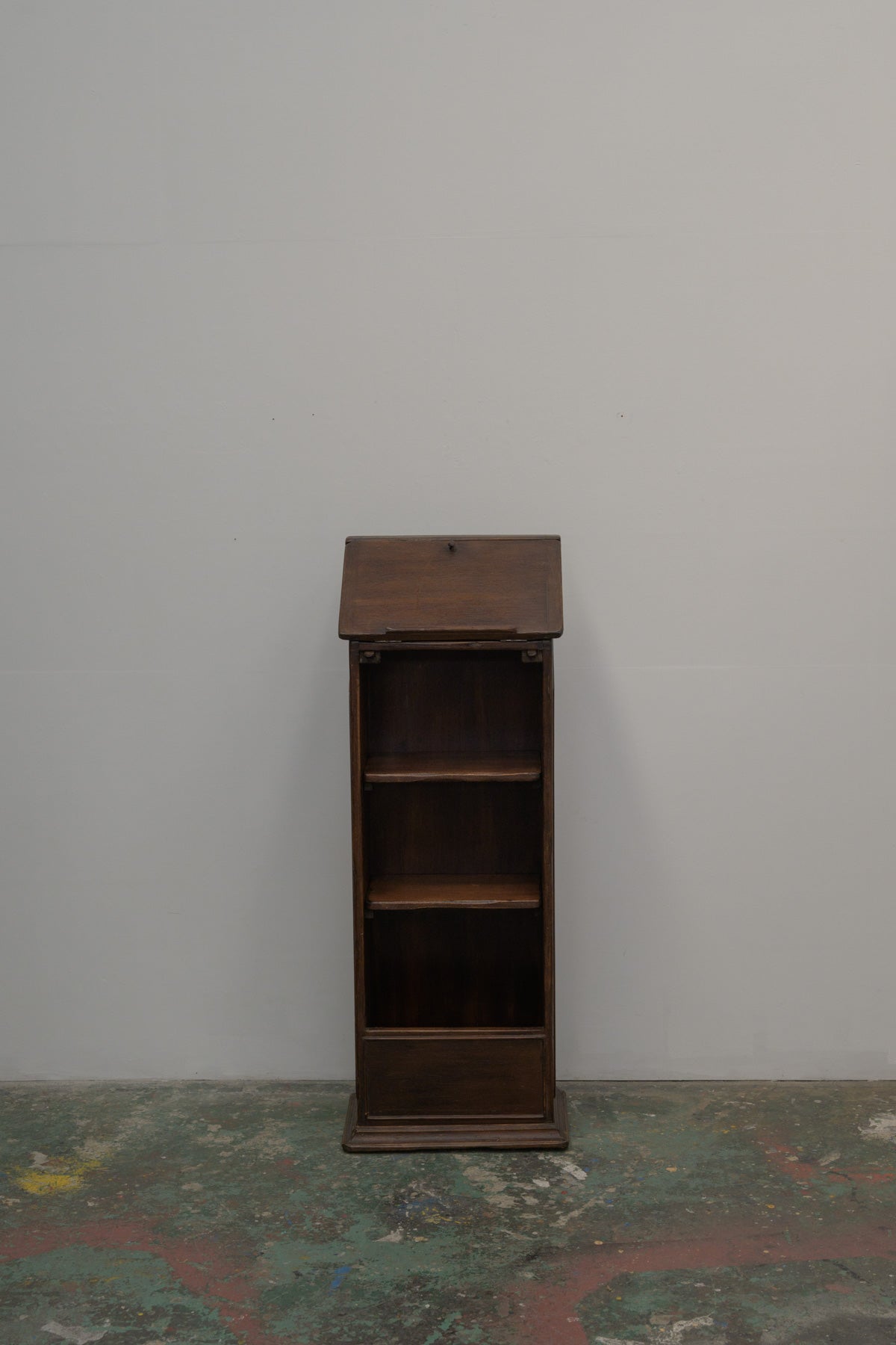#0562 shelf