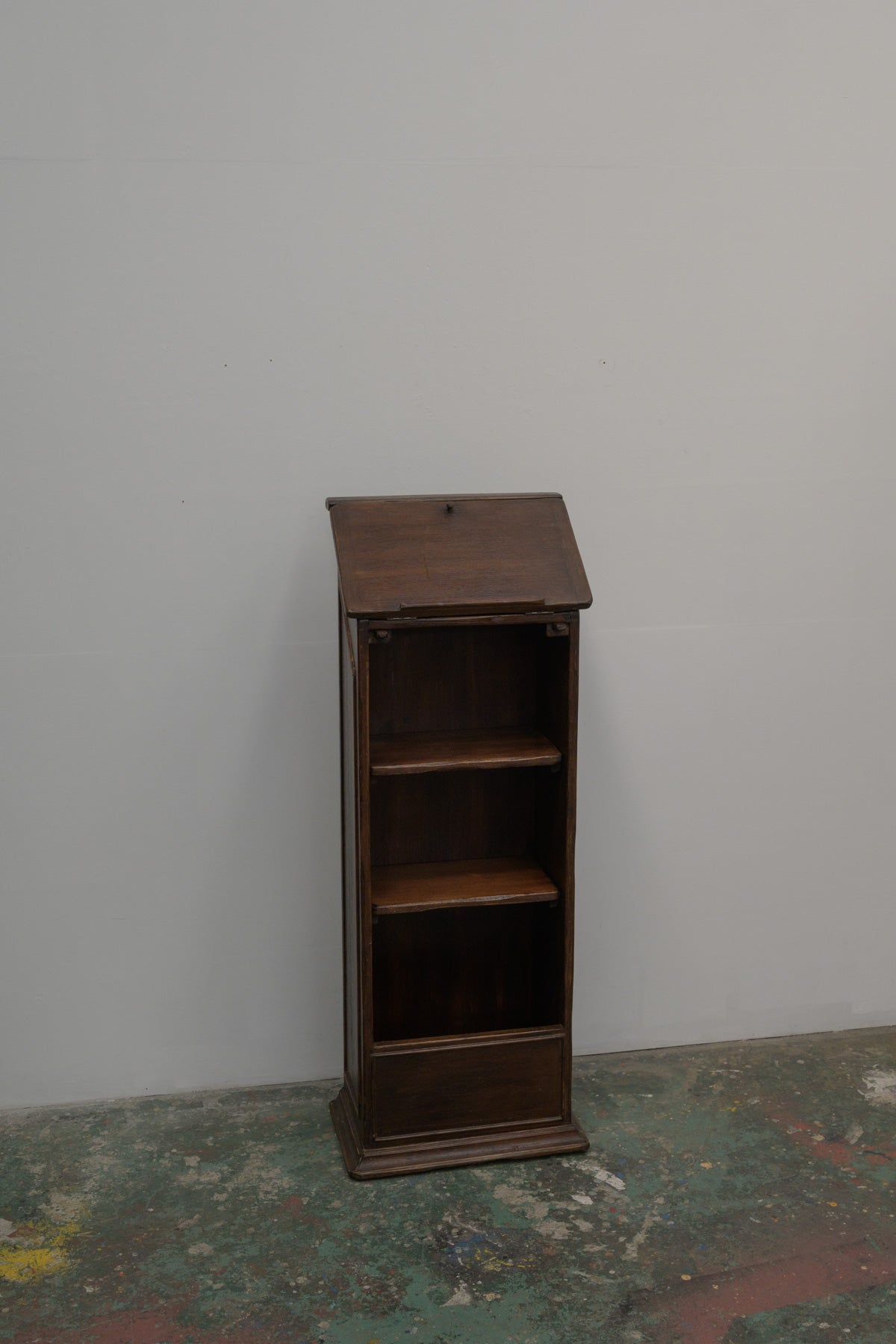 #0562 shelf