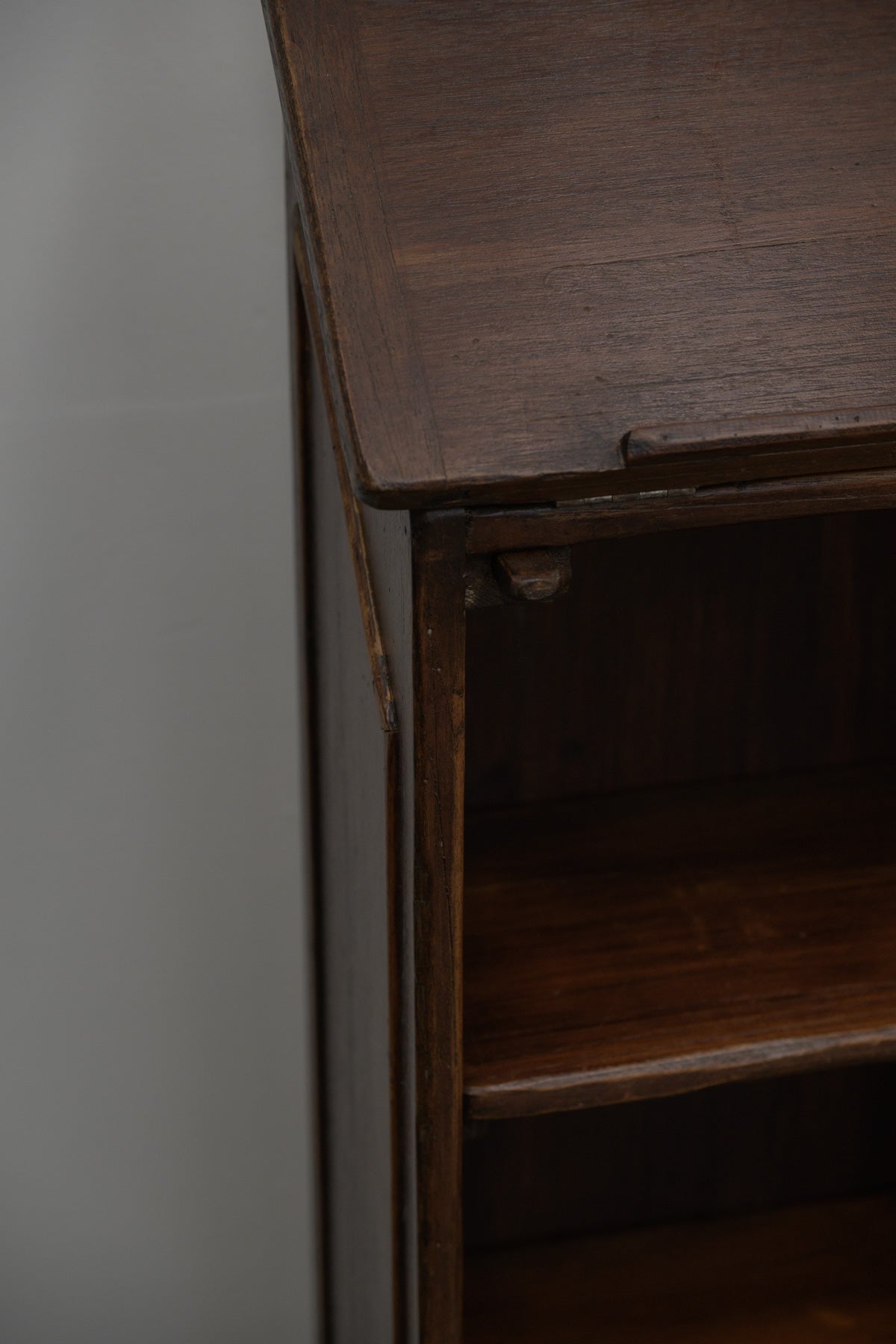 #0562 shelf