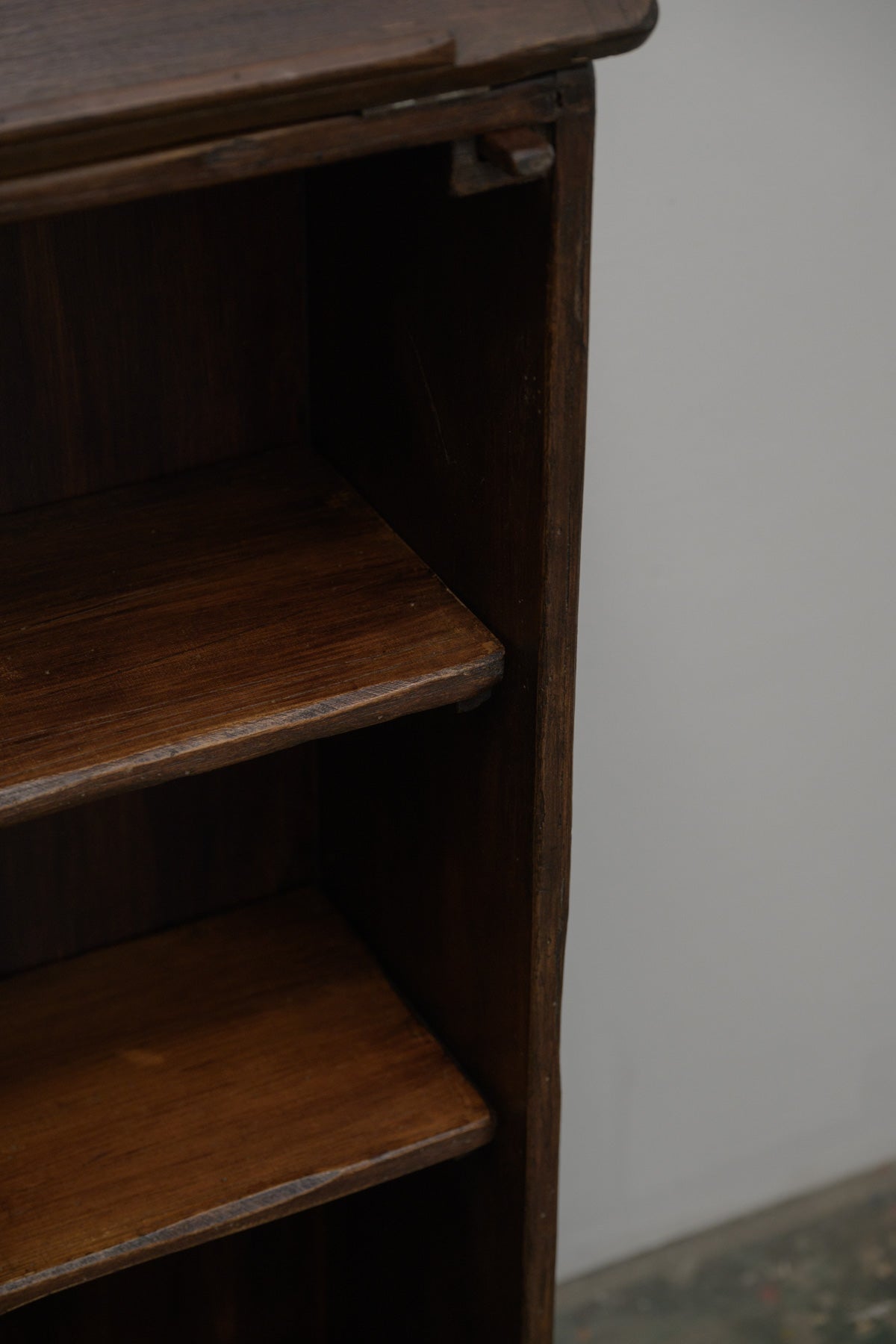 #0562 shelf