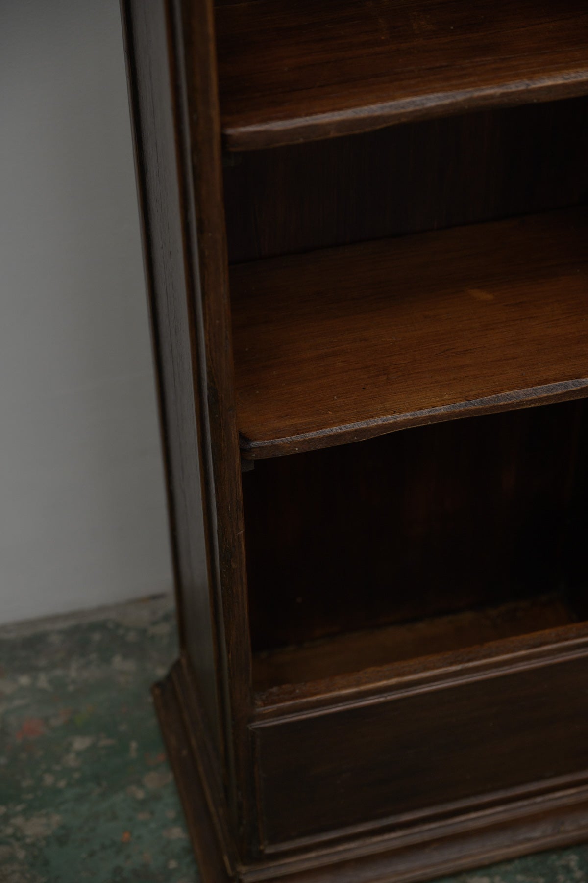 #0562 shelf