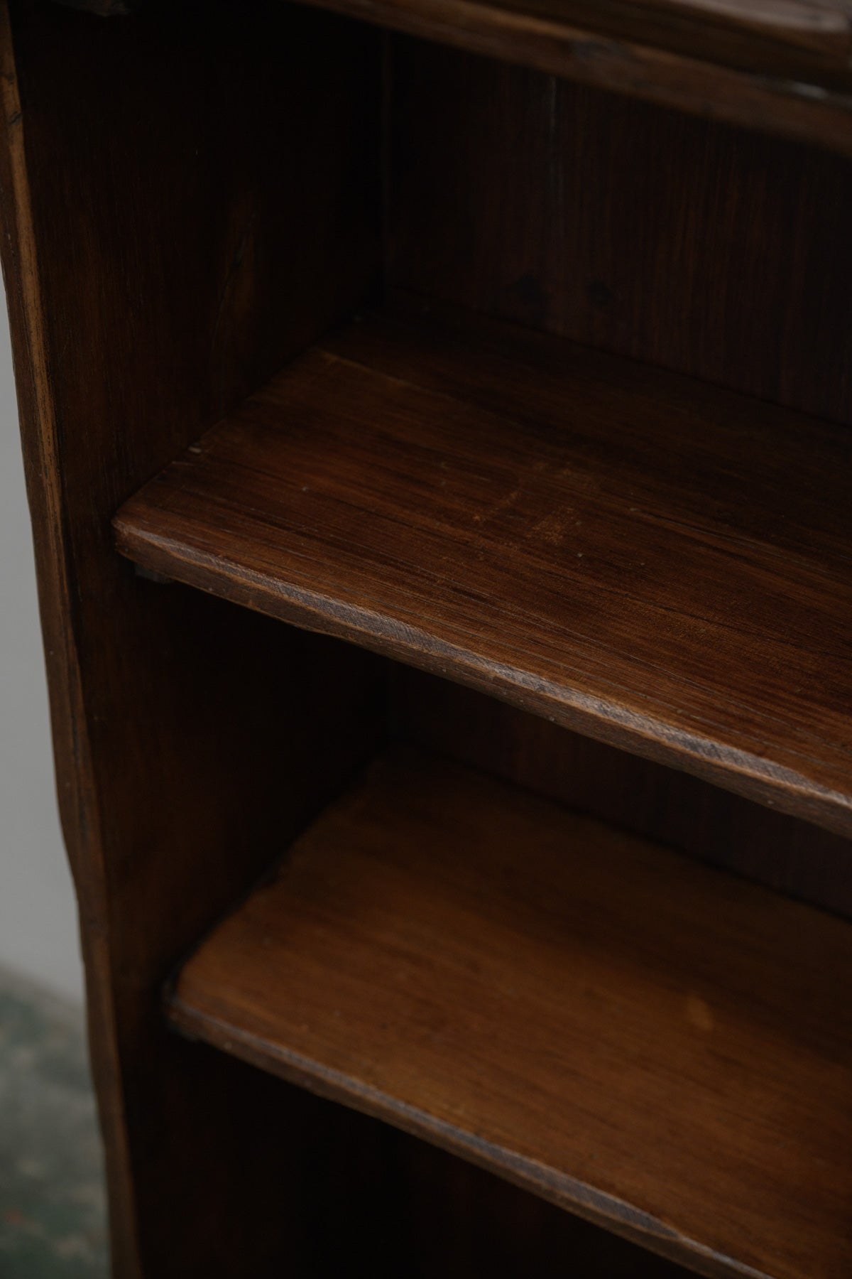 #0562 shelf