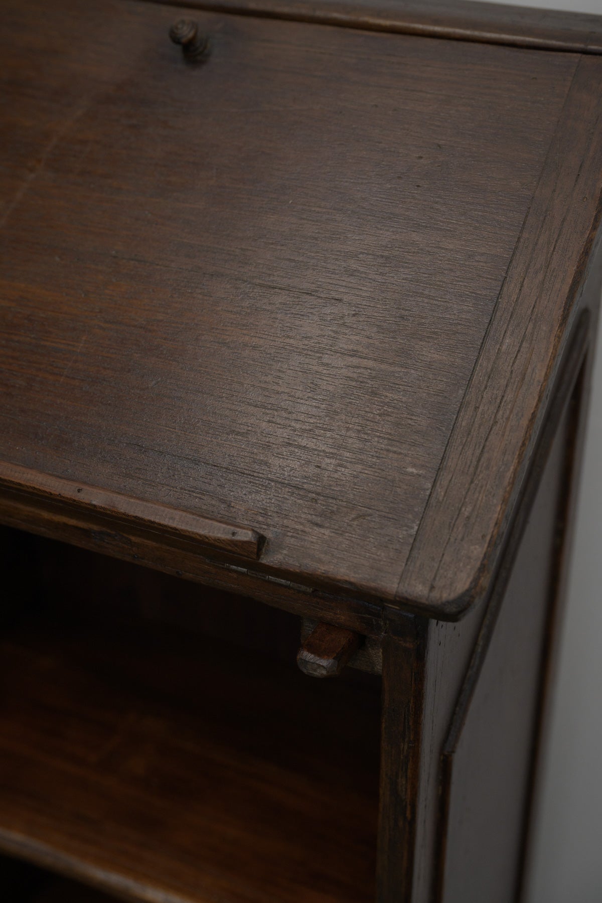 #0562 shelf