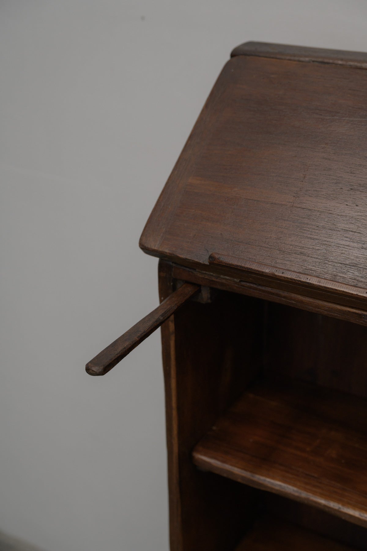 #0562 shelf