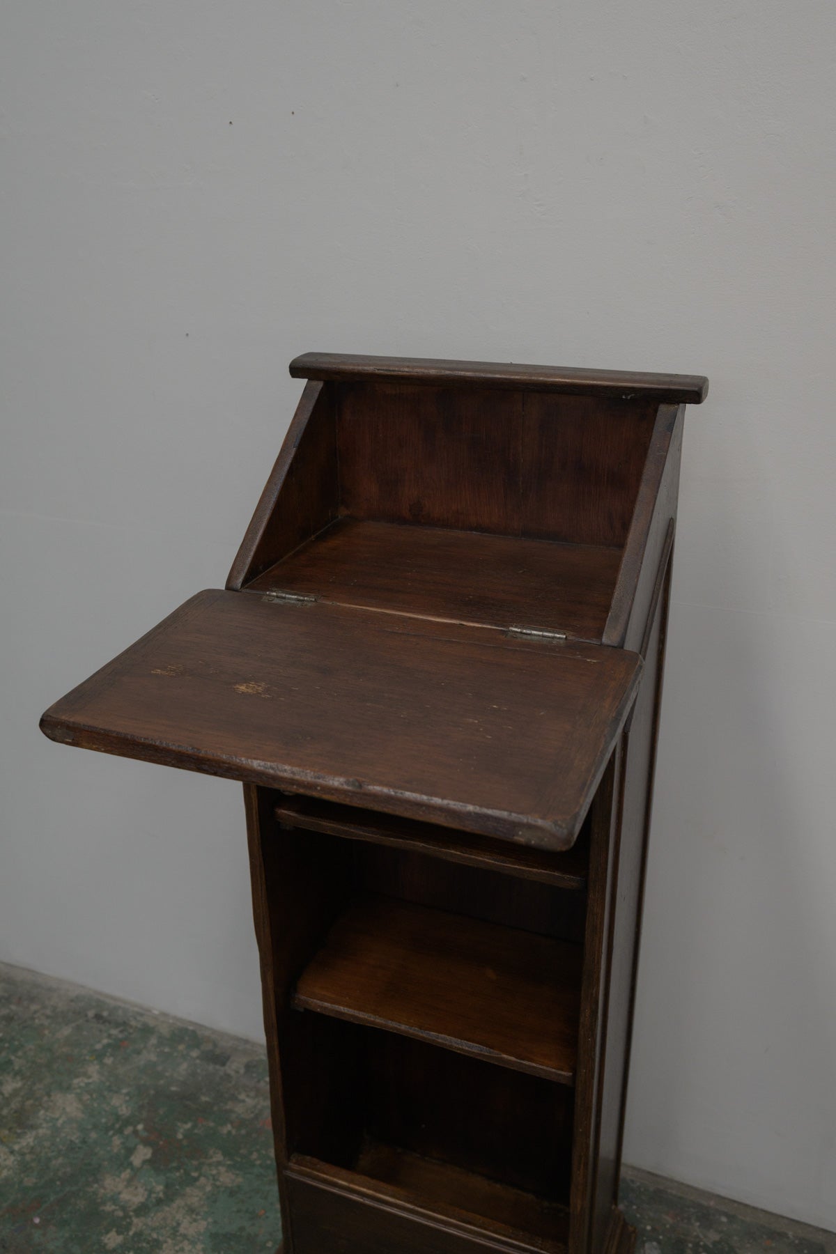 #0562 shelf