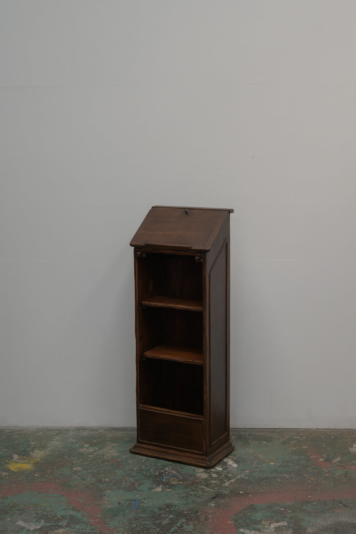 #0562 shelf