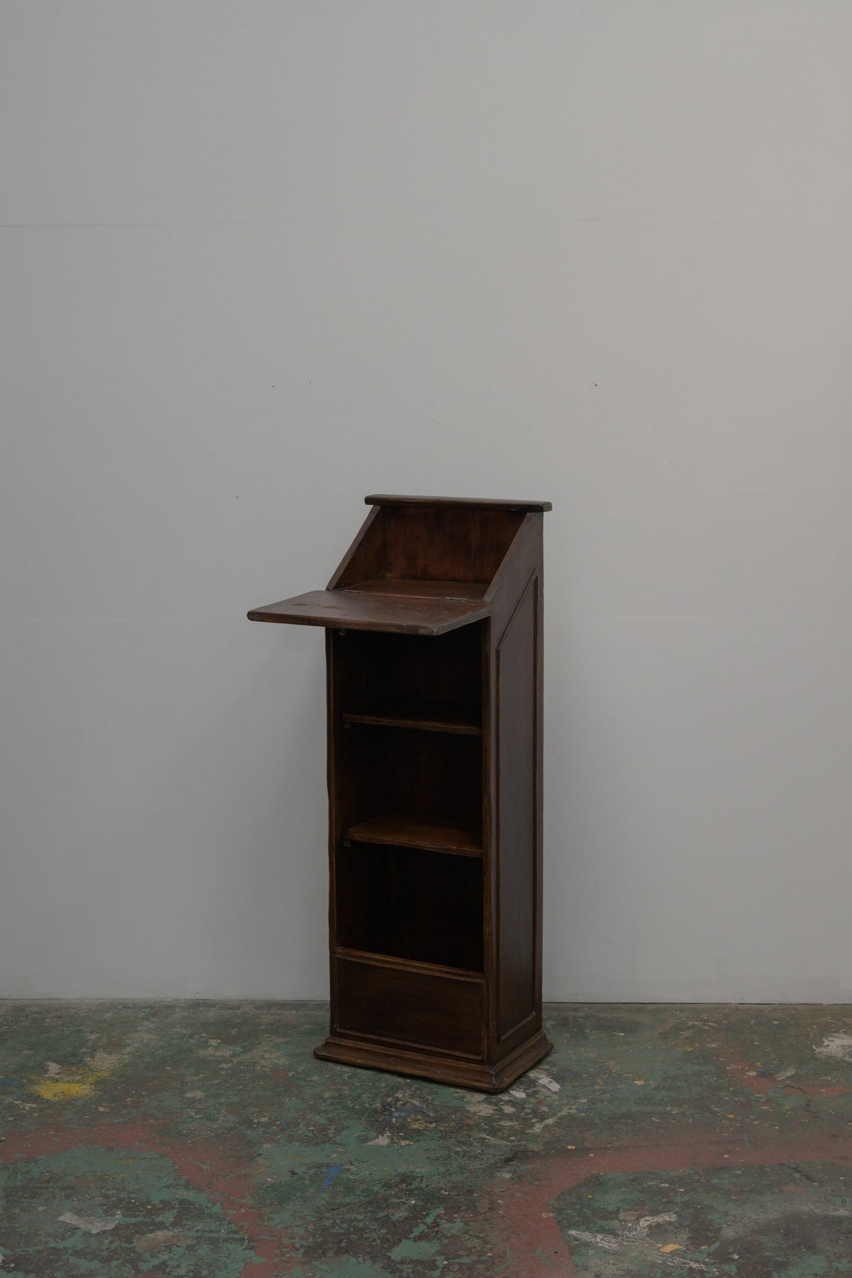#0562 shelf
