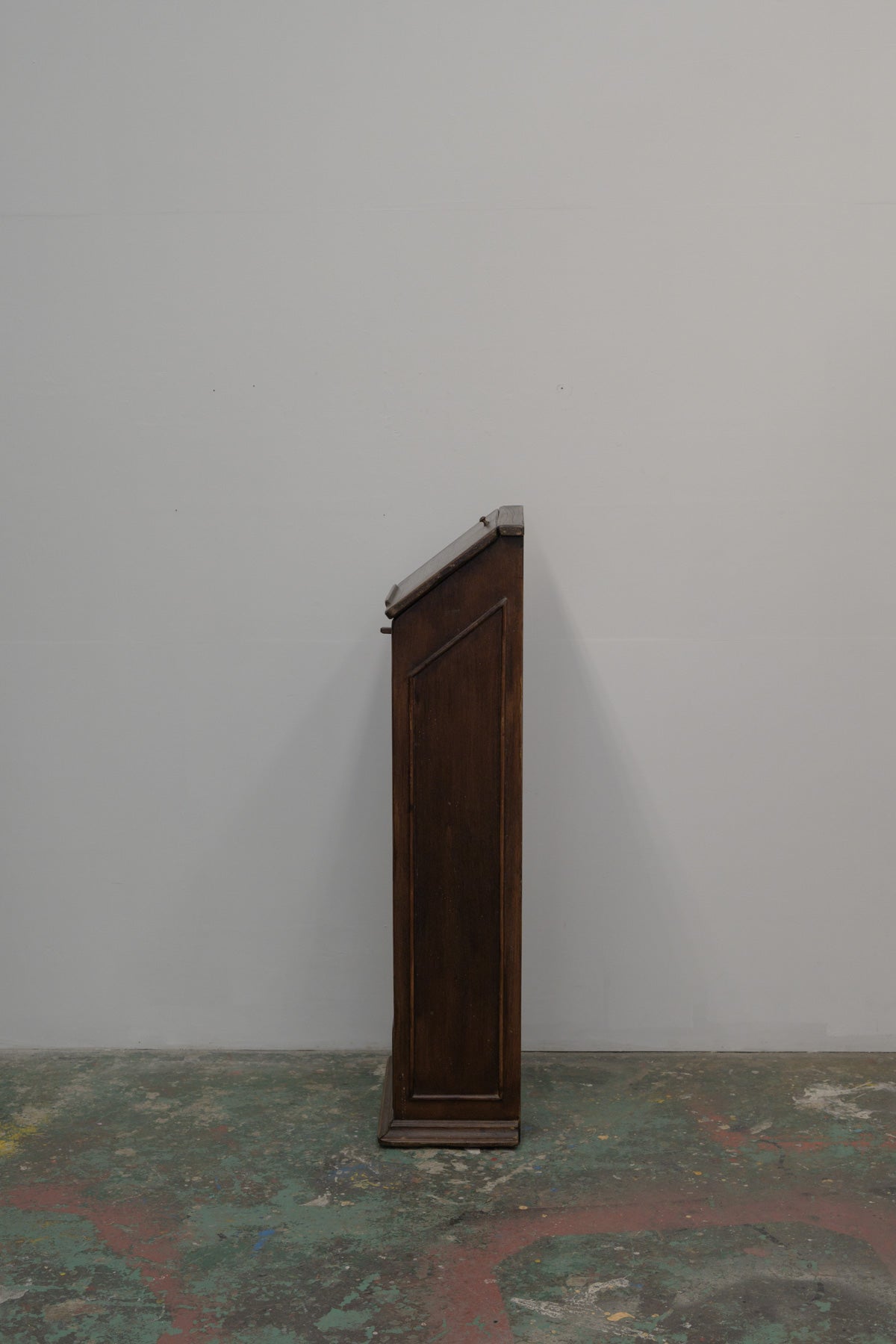#0562 shelf