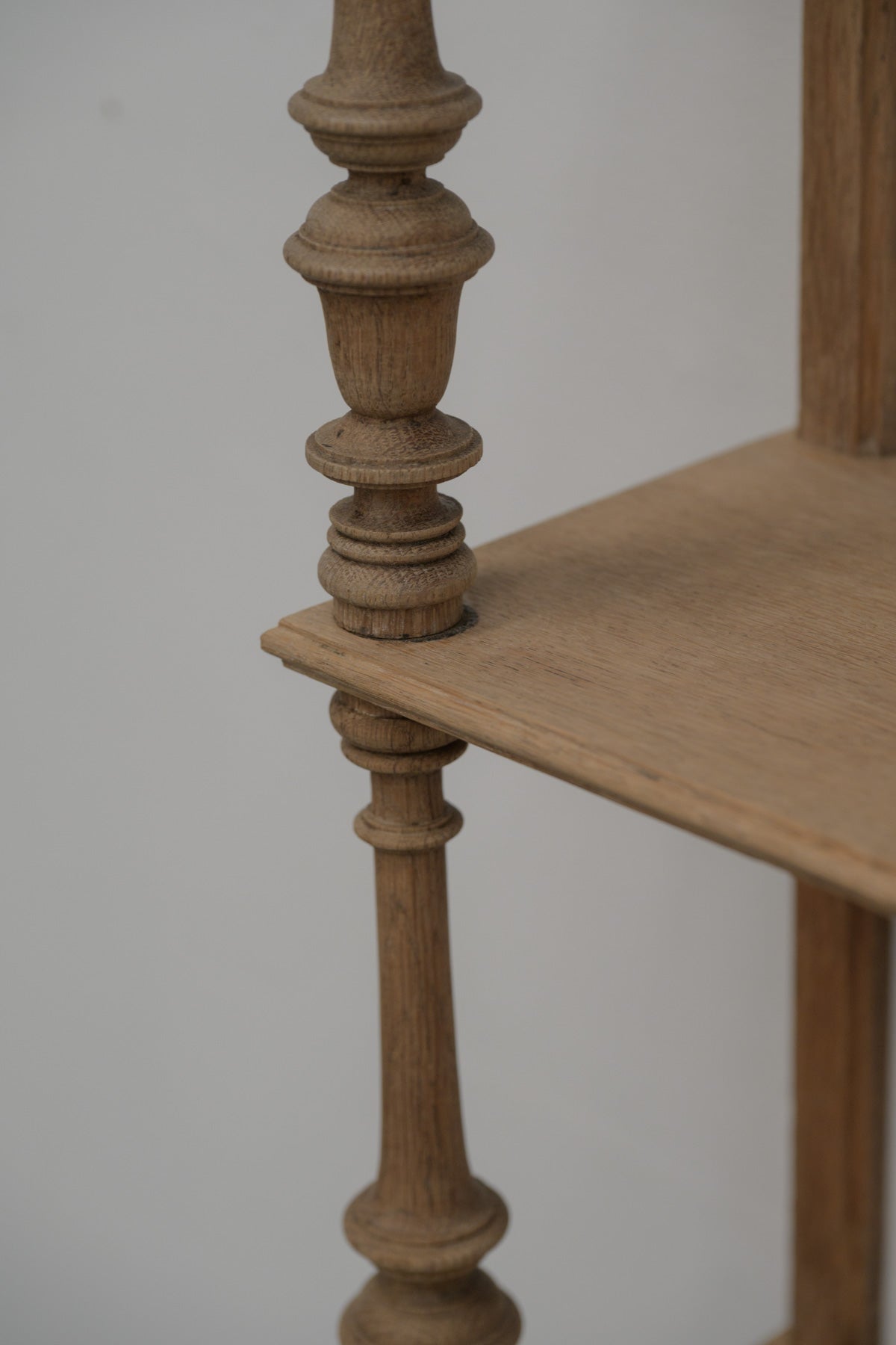 #0565 shelf