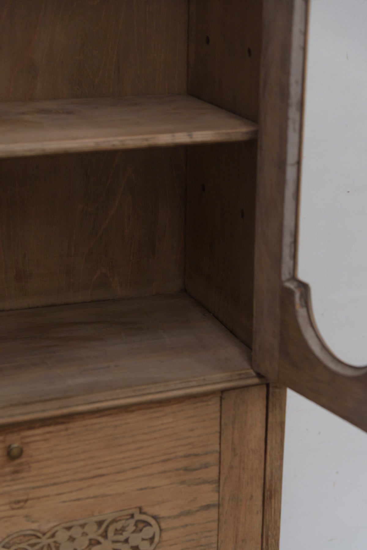 #9339 cabinet
