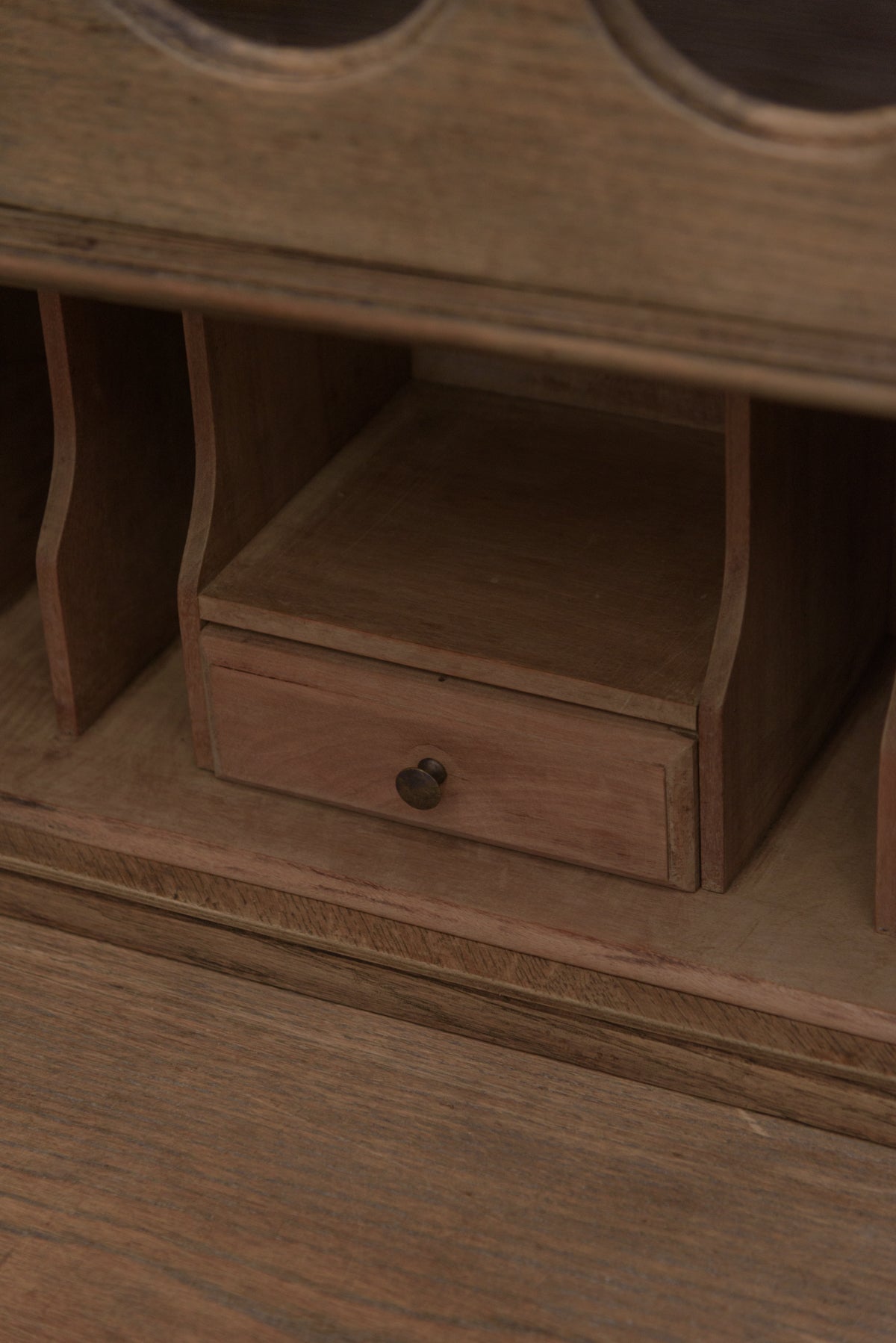 #9339 cabinet