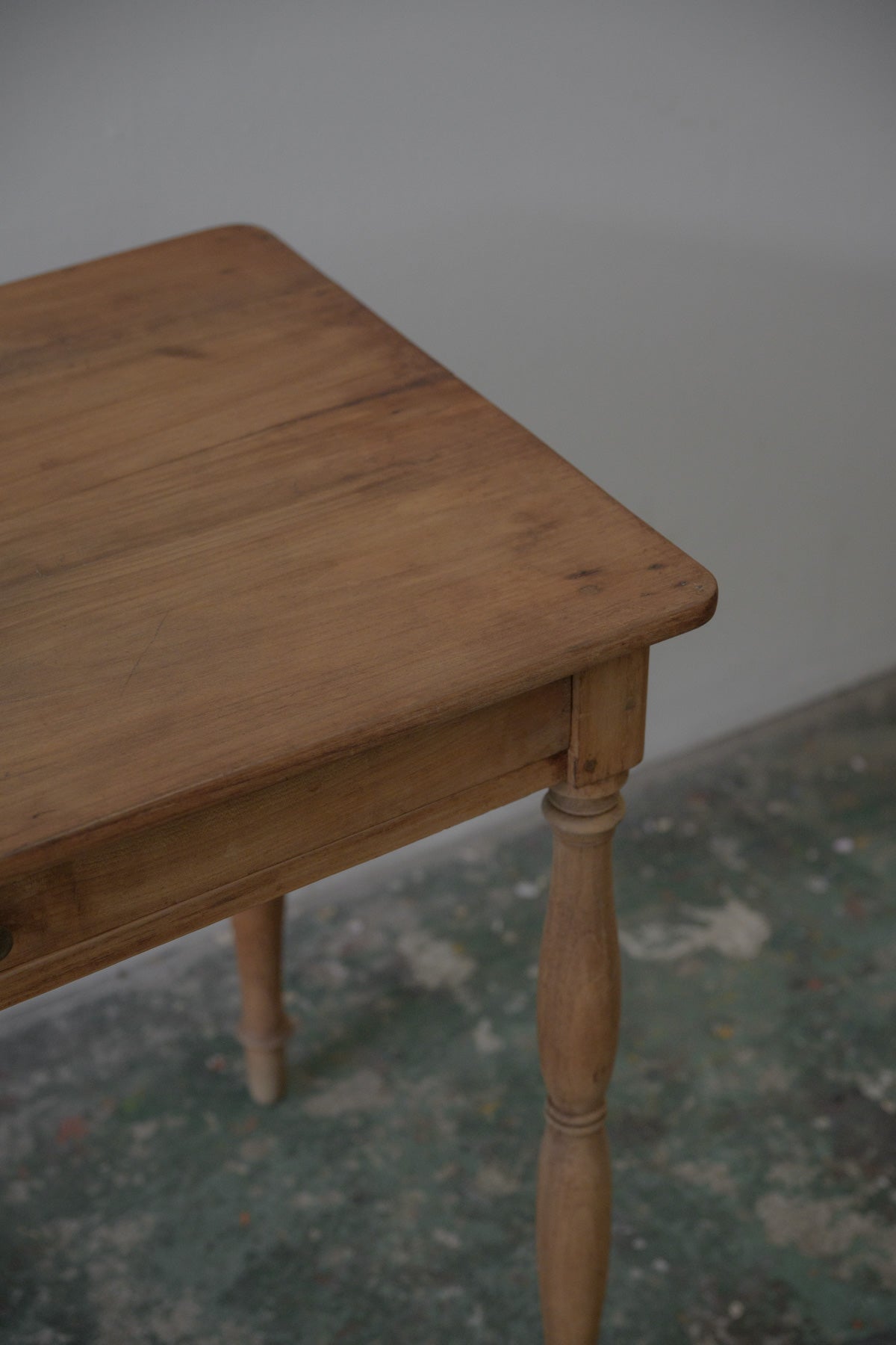 #0569 table