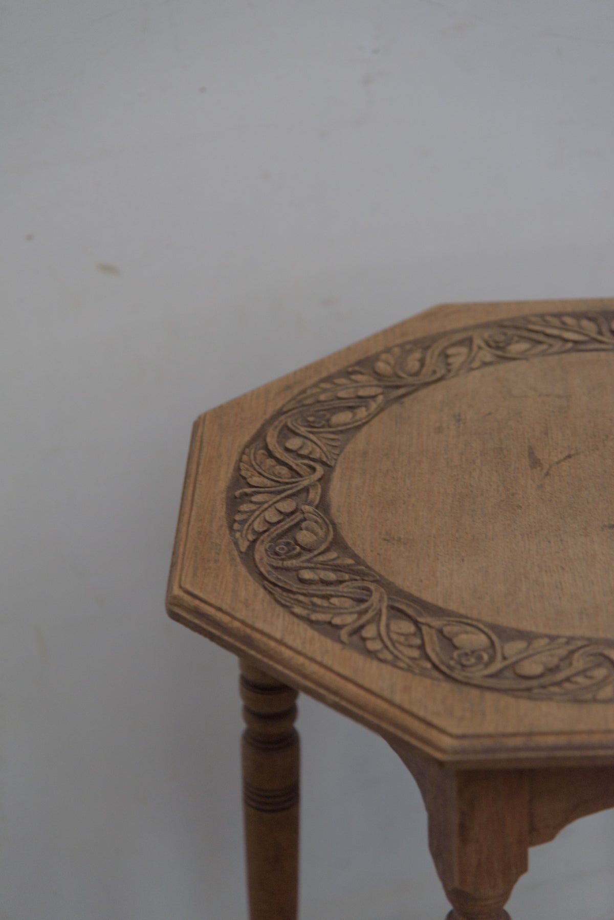 #8918 side table