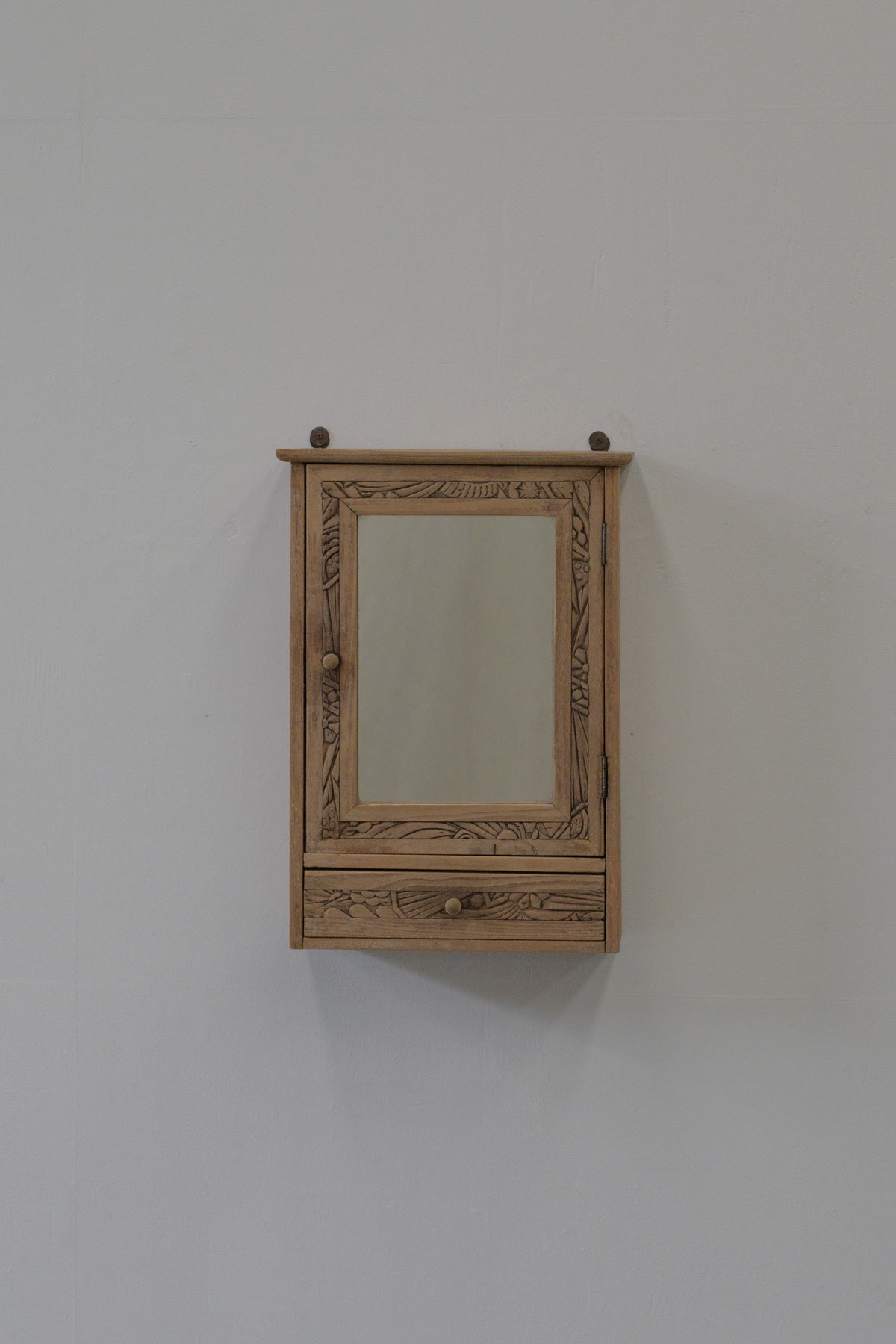 #0572 cabinet