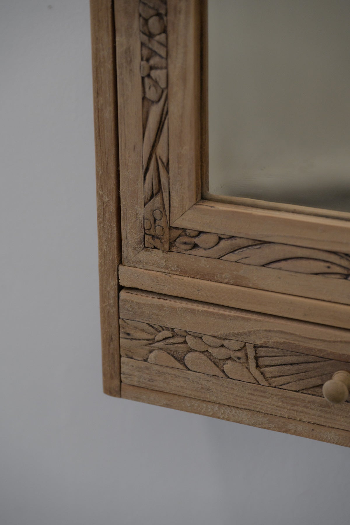 #0572 cabinet