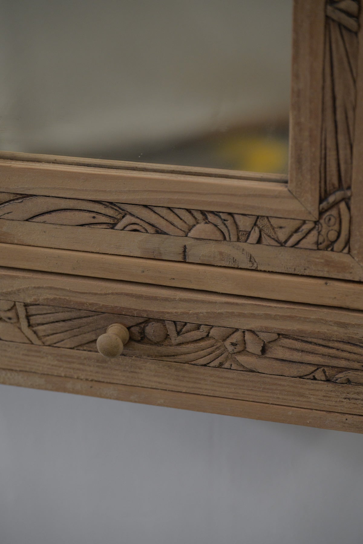 #0572 cabinet
