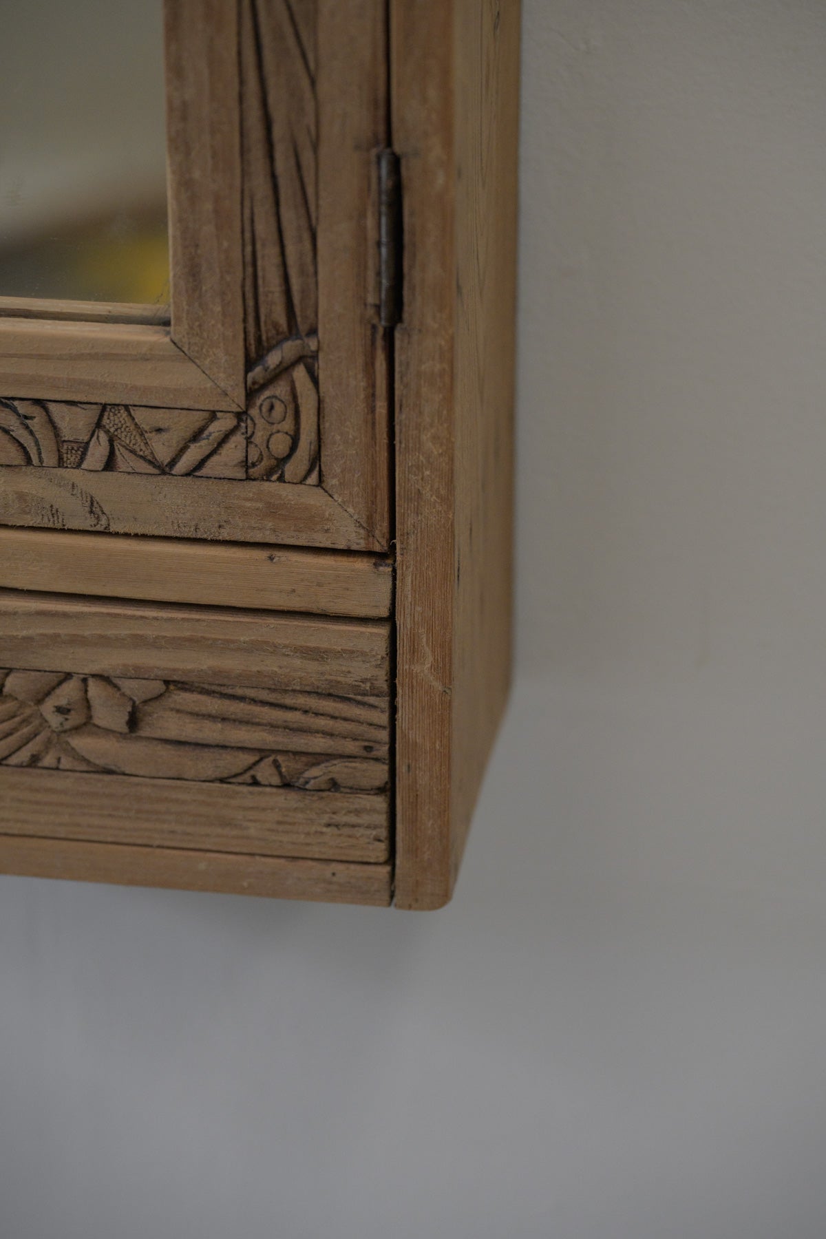 #0572 cabinet