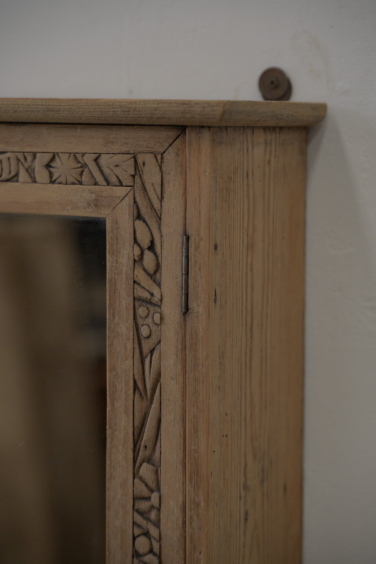#0572 cabinet