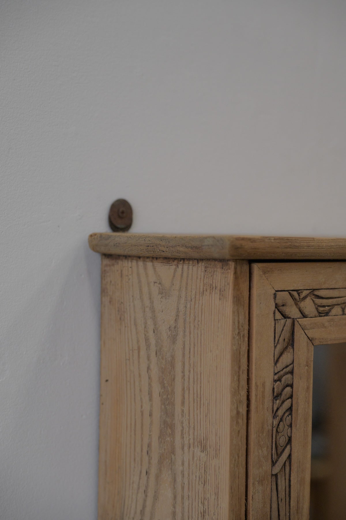 #0572 cabinet