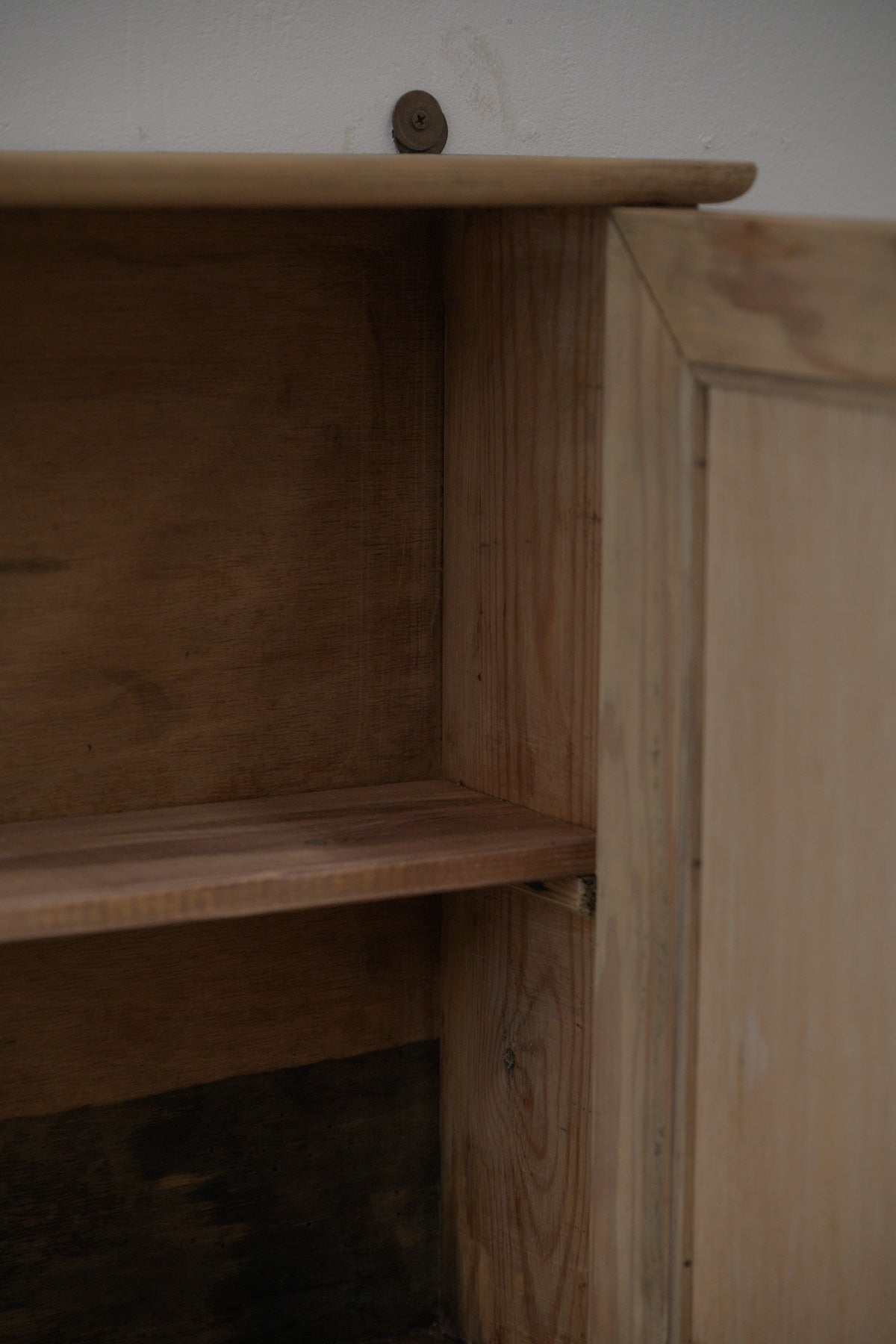 #0572 cabinet