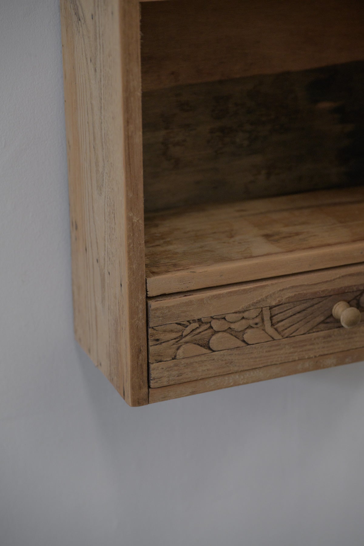 #0572 cabinet