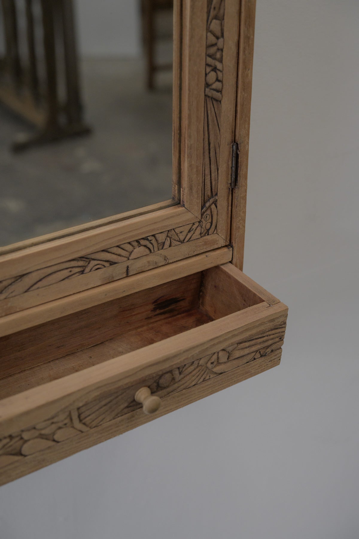 #0572 cabinet