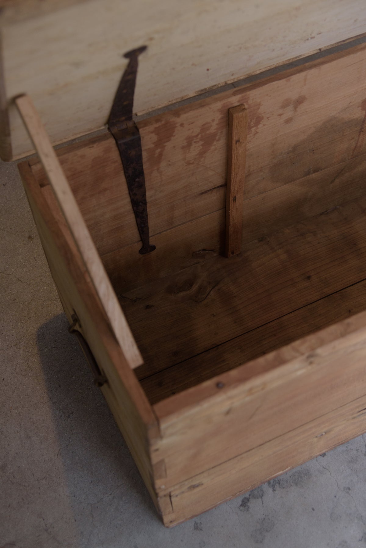 #8891 box bench
