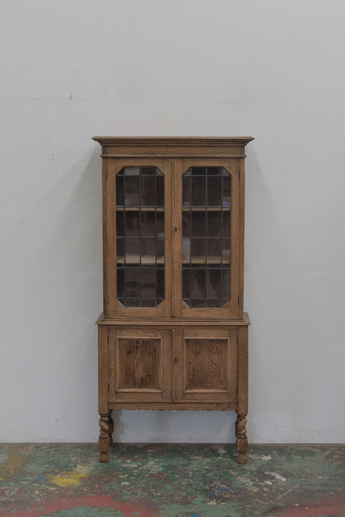 #9346 glass cabinet